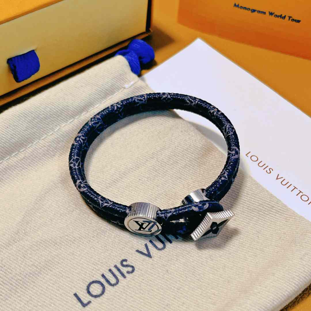 Louis Vuitton Catch It Bracelet   M8111 - FashionPlug