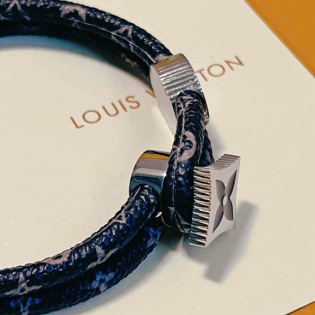 Louis Vuitton Catch It Bracelet   M8111 - FashionPlug