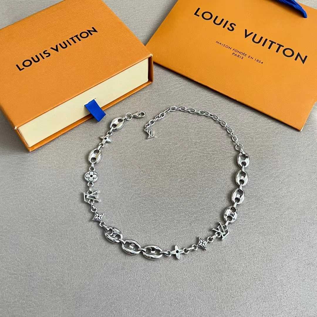 Louis Vuitton LV Sailor Medium Chain Necklace   M03189 - FashionPlug
