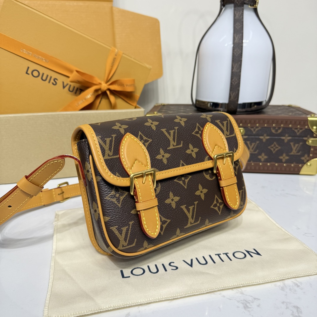 Louis Vuitton Satchel Wearable Wallet   M26805 - FashionPlug