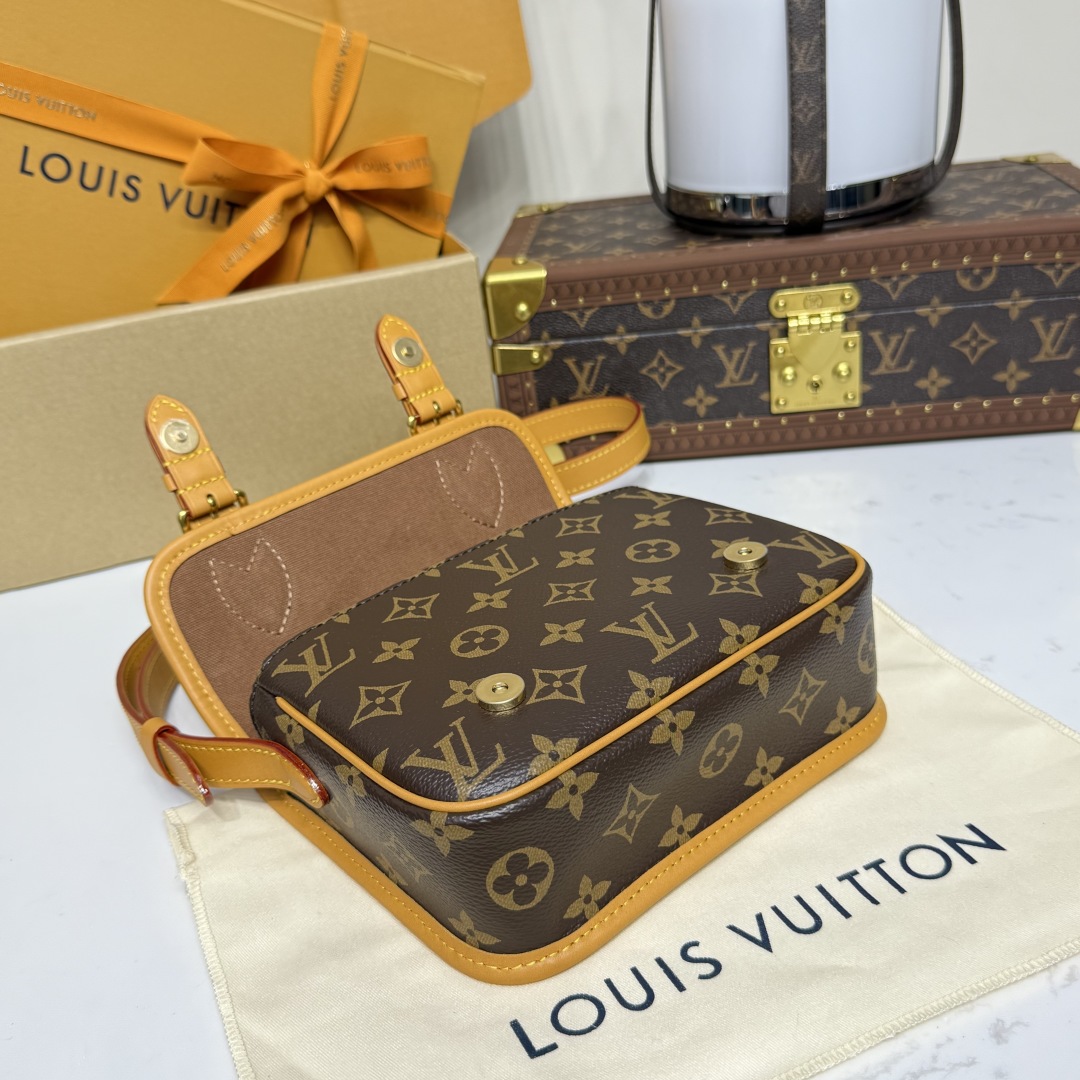 Louis Vuitton Satchel Wearable Wallet   M26805 - FashionPlug