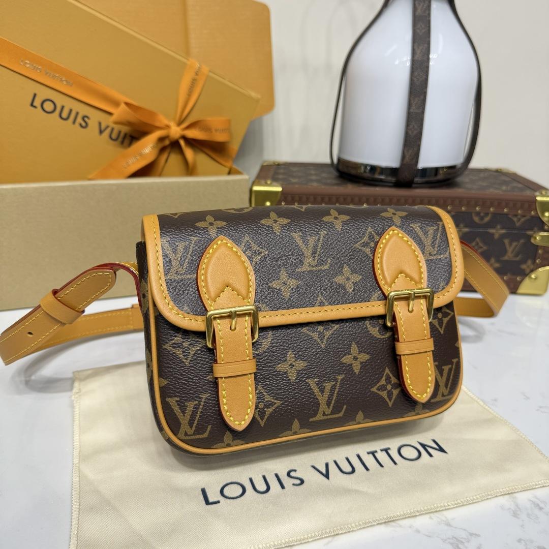 Louis Vuitton Satchel Wearable Wallet   M26805 - FashionPlug