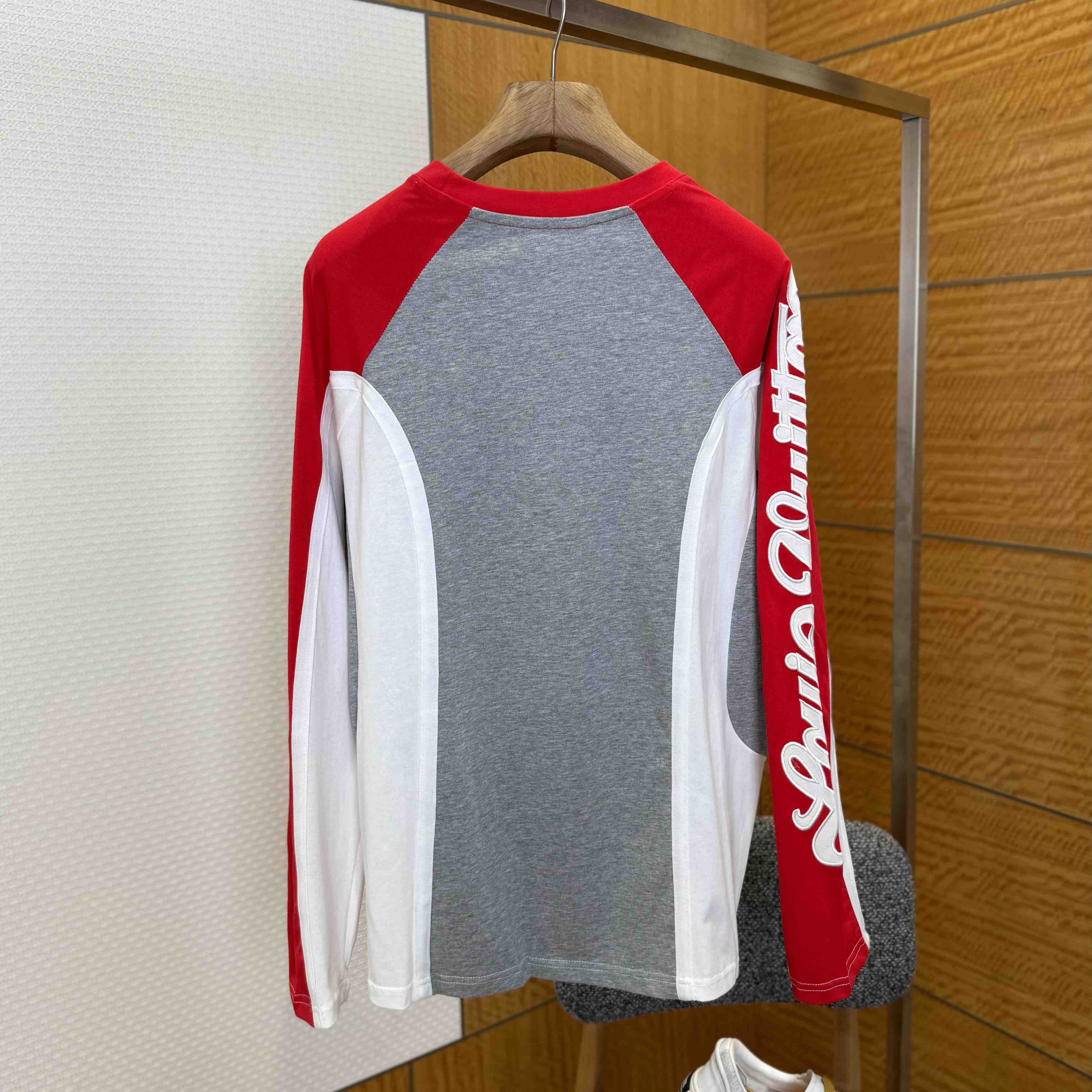 Louis Vuitton Signature Long-Sleeved T-Shirt   1AJCED - FashionPlug