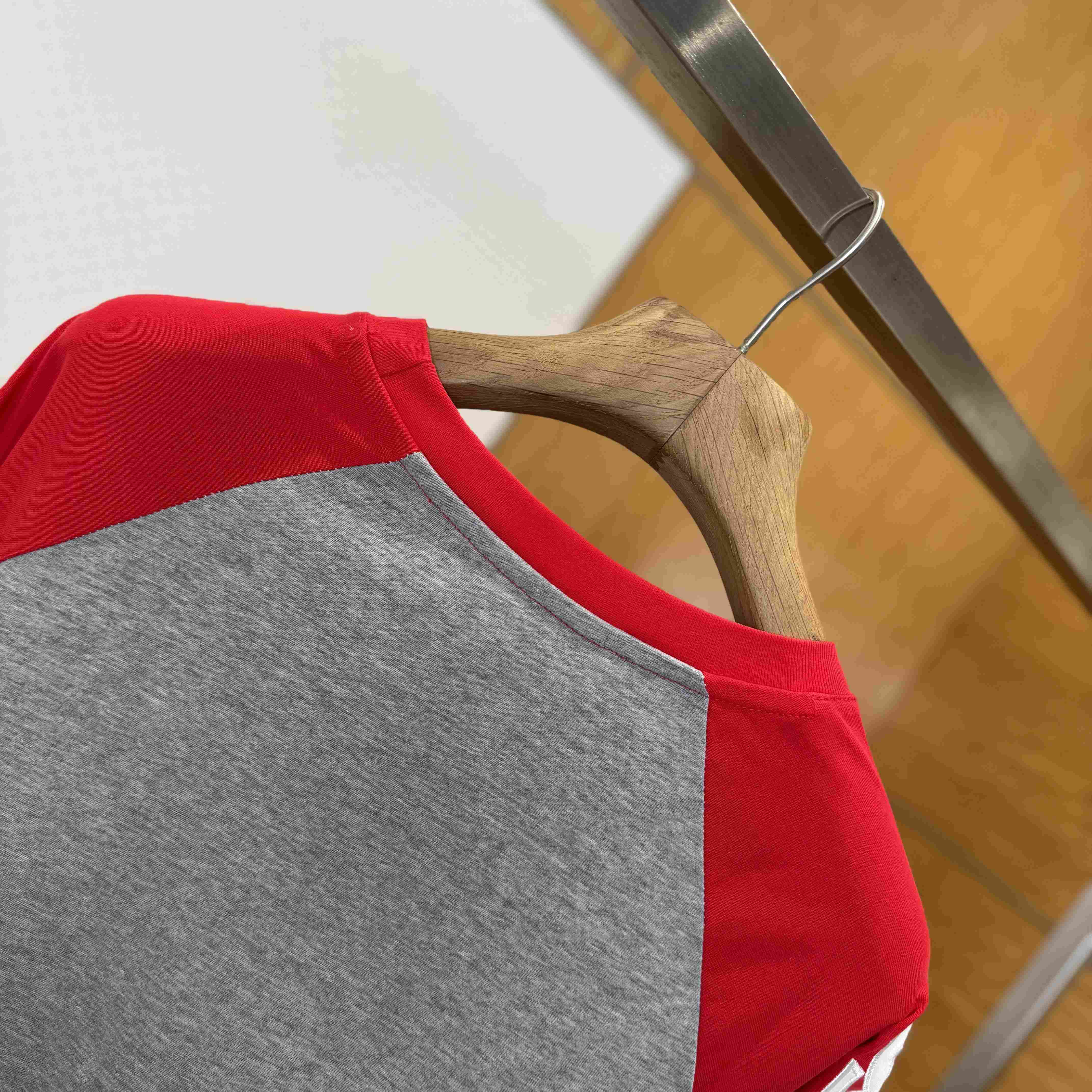 Louis Vuitton Signature Long-Sleeved T-Shirt   1AJCED - FashionPlug