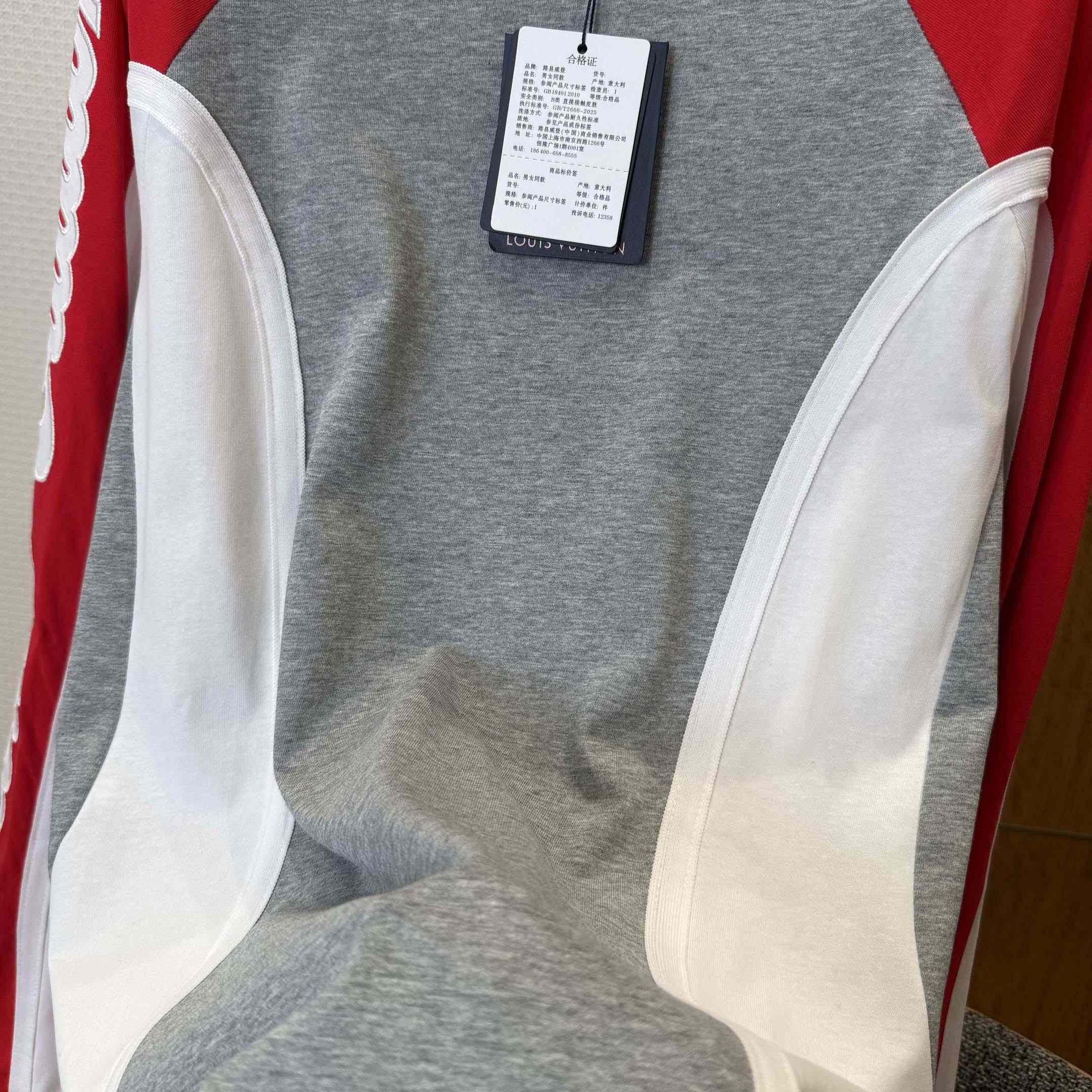 Louis Vuitton Signature Long-Sleeved T-Shirt   1AJCED - FashionPlug