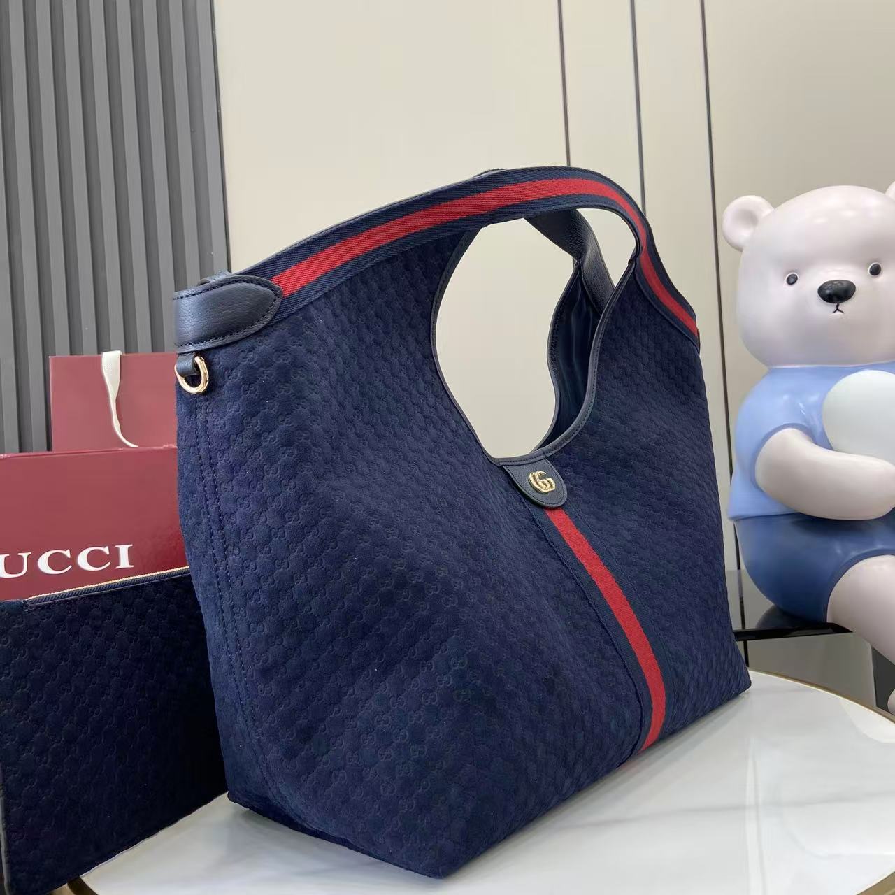 Gucci Giglio Large Tote Bag - FashionPlug