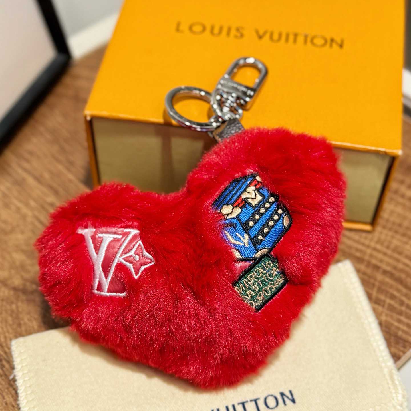 Louis Vuitton LV Lucky Heart Bag Charm   M03171 - FashionPlug
