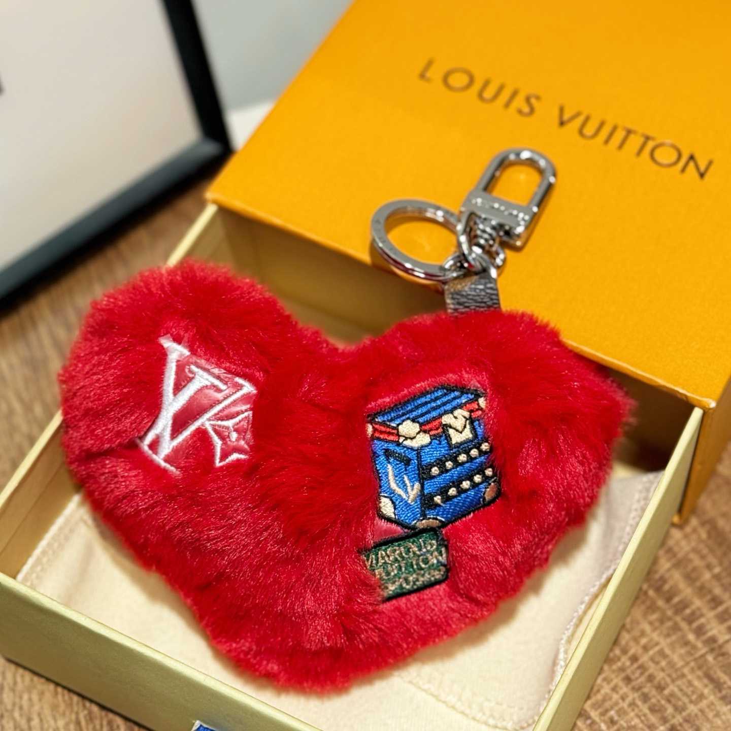 Louis Vuitton LV Lucky Heart Bag Charm   M03171 - FashionPlug
