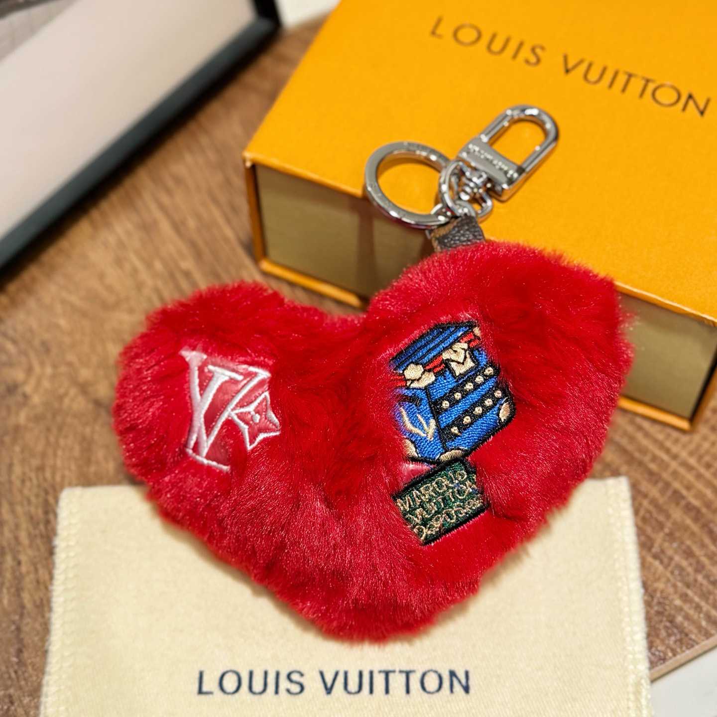 Louis Vuitton LV Lucky Heart Bag Charm   M03171 - FashionPlug