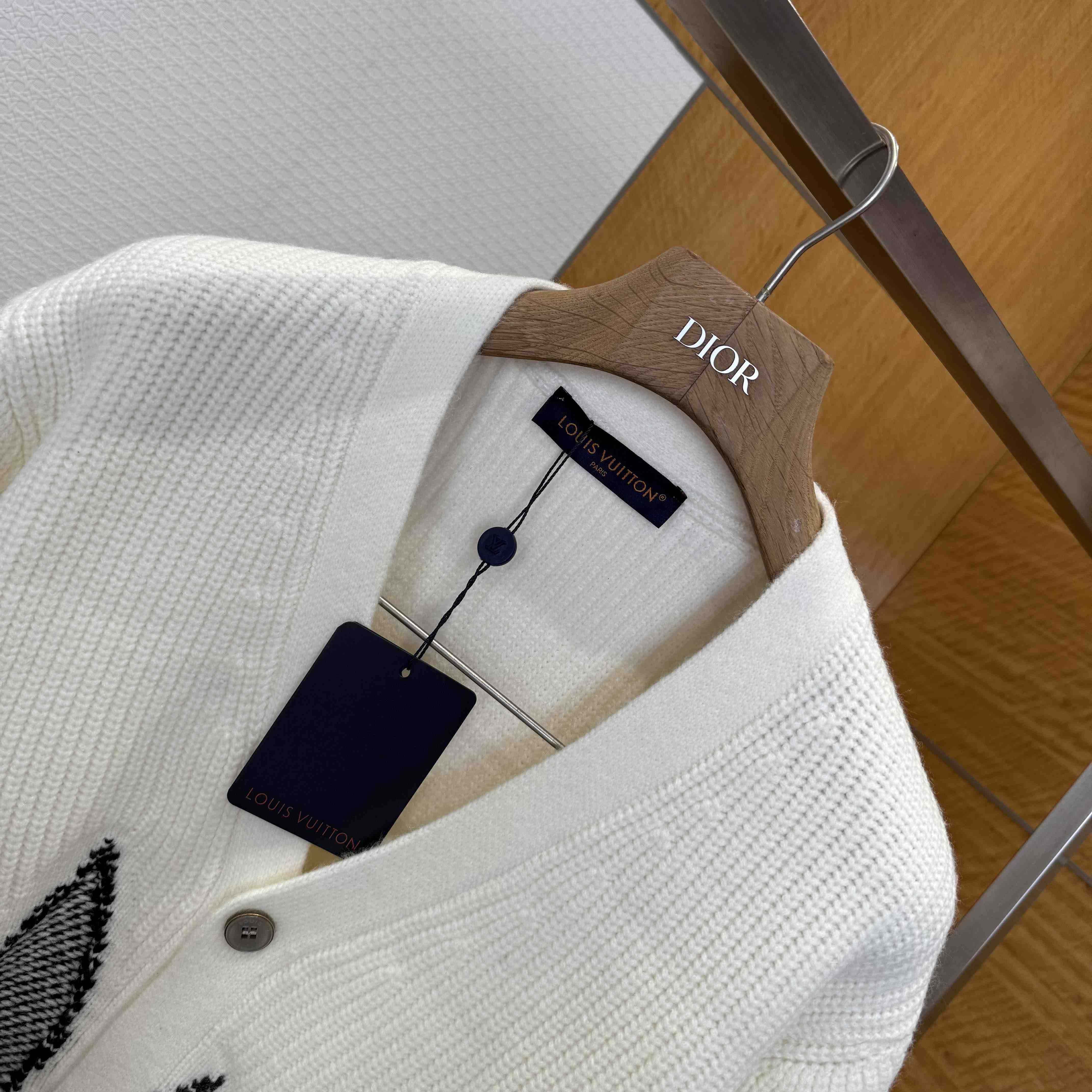 Louis Vuitton Graphic Knitted Cardigan   1AJBX9 - FashionPlug