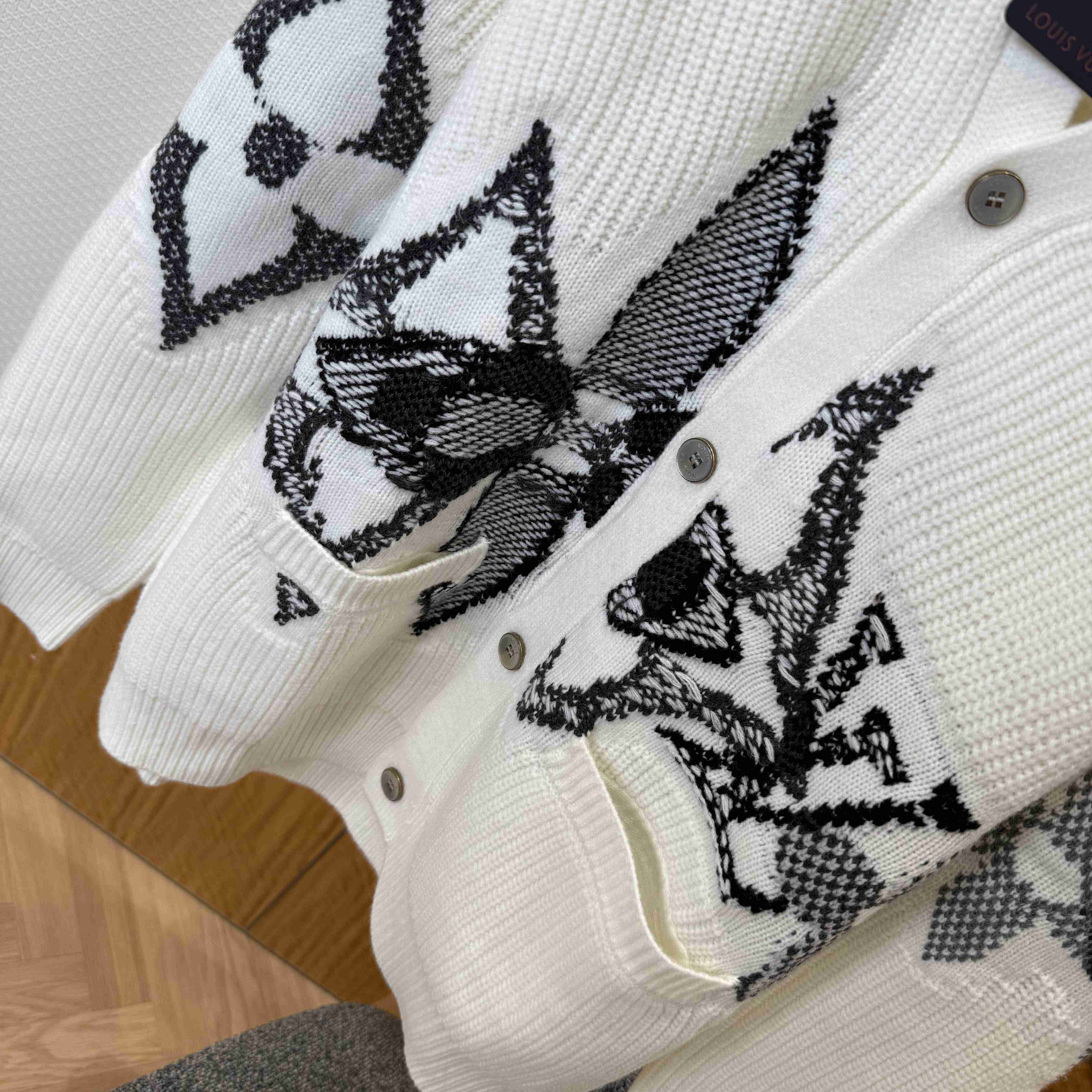 Louis Vuitton Graphic Knitted Cardigan   1AJBX9 - FashionPlug