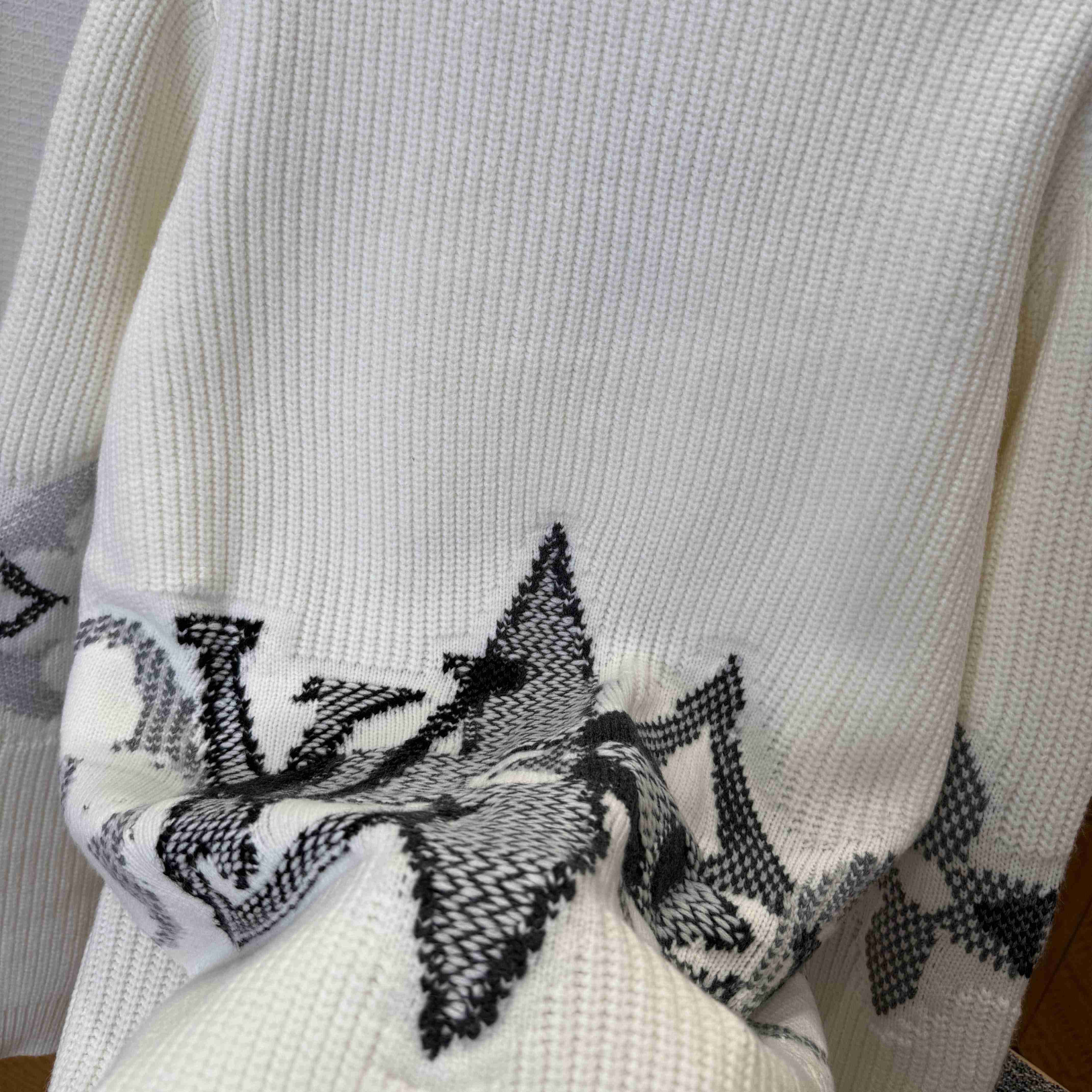 Louis Vuitton Graphic Knitted Cardigan   1AJBX9 - FashionPlug