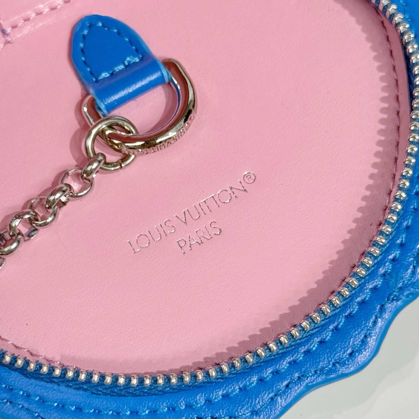 Louis Vuitton LV Shell Bag Charm   M02620 - FashionPlug