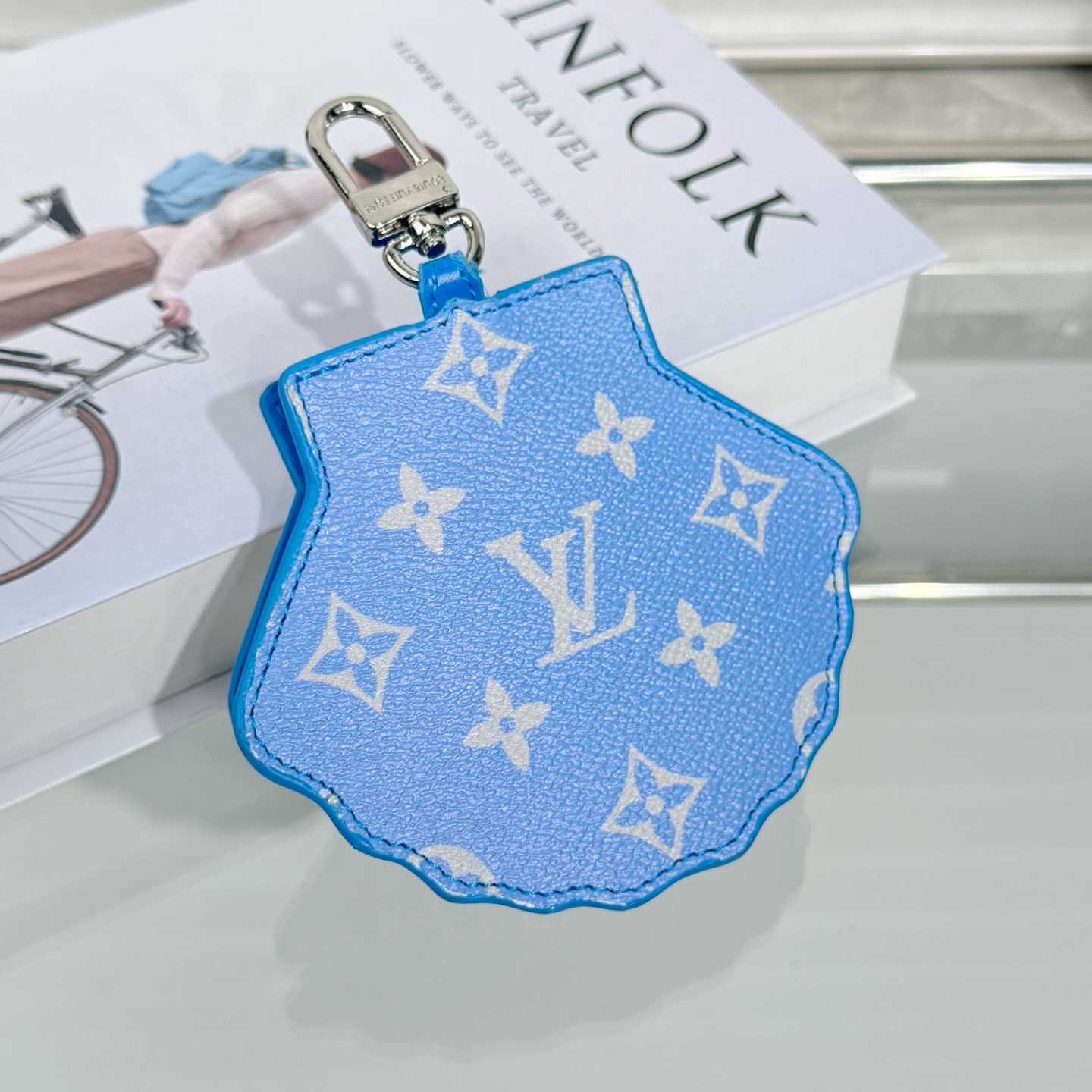 Louis Vuitton LV Shell Bag Charm   M02620 - FashionPlug