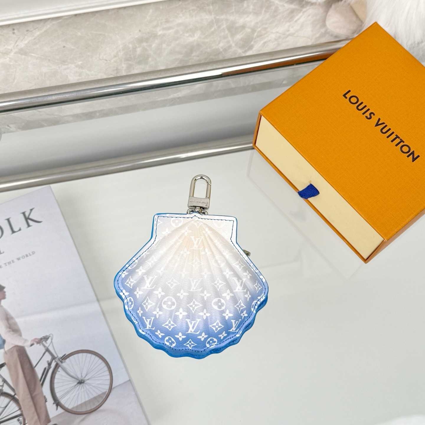 Louis Vuitton LV Shell Bag Charm   M02620 - FashionPlug