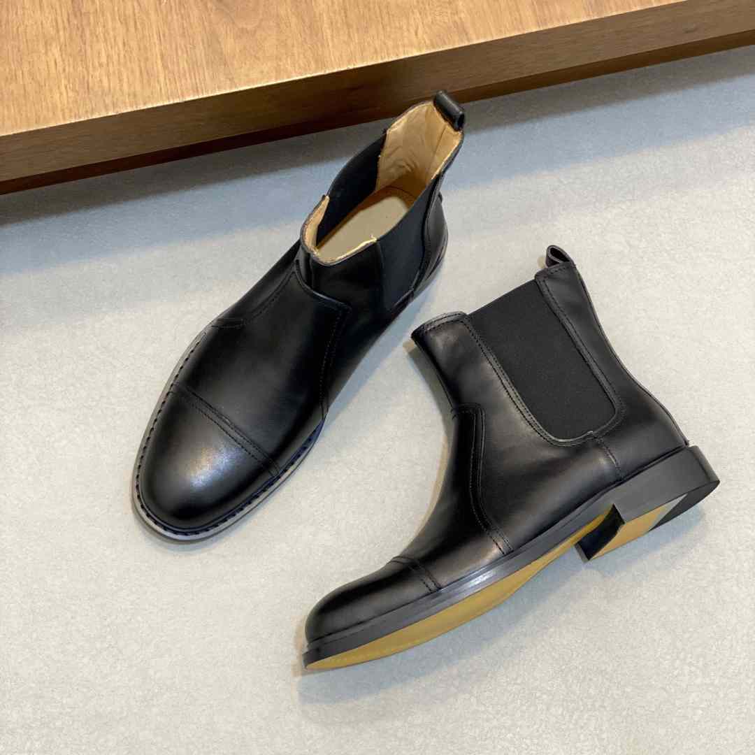 Gucci Leather Ankle Boots - FashionPlug