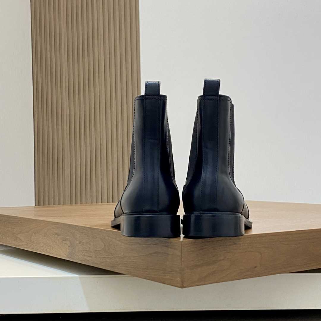 Gucci Leather Ankle Boots - FashionPlug