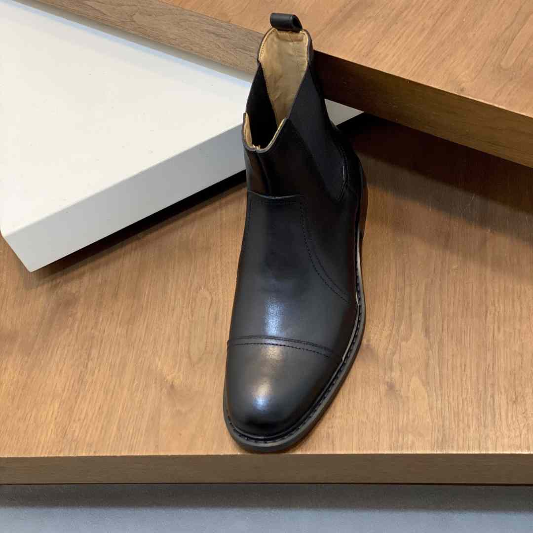 Gucci Leather Ankle Boots - FashionPlug