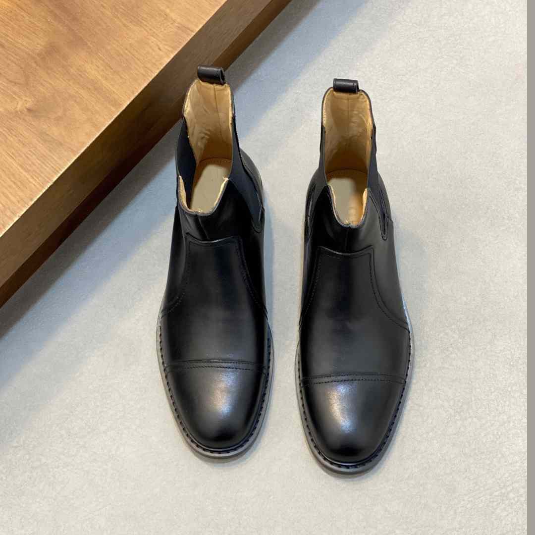 Gucci Leather Ankle Boots - FashionPlug