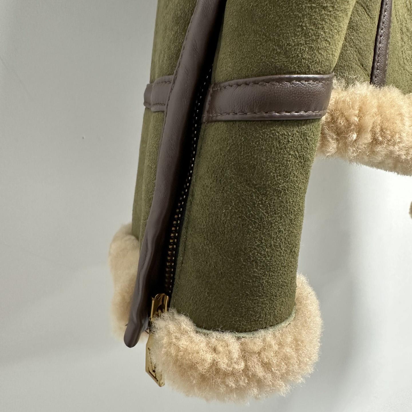 Louis Vuitton Shearling Bombardier   1AFIMT - FashionPlug