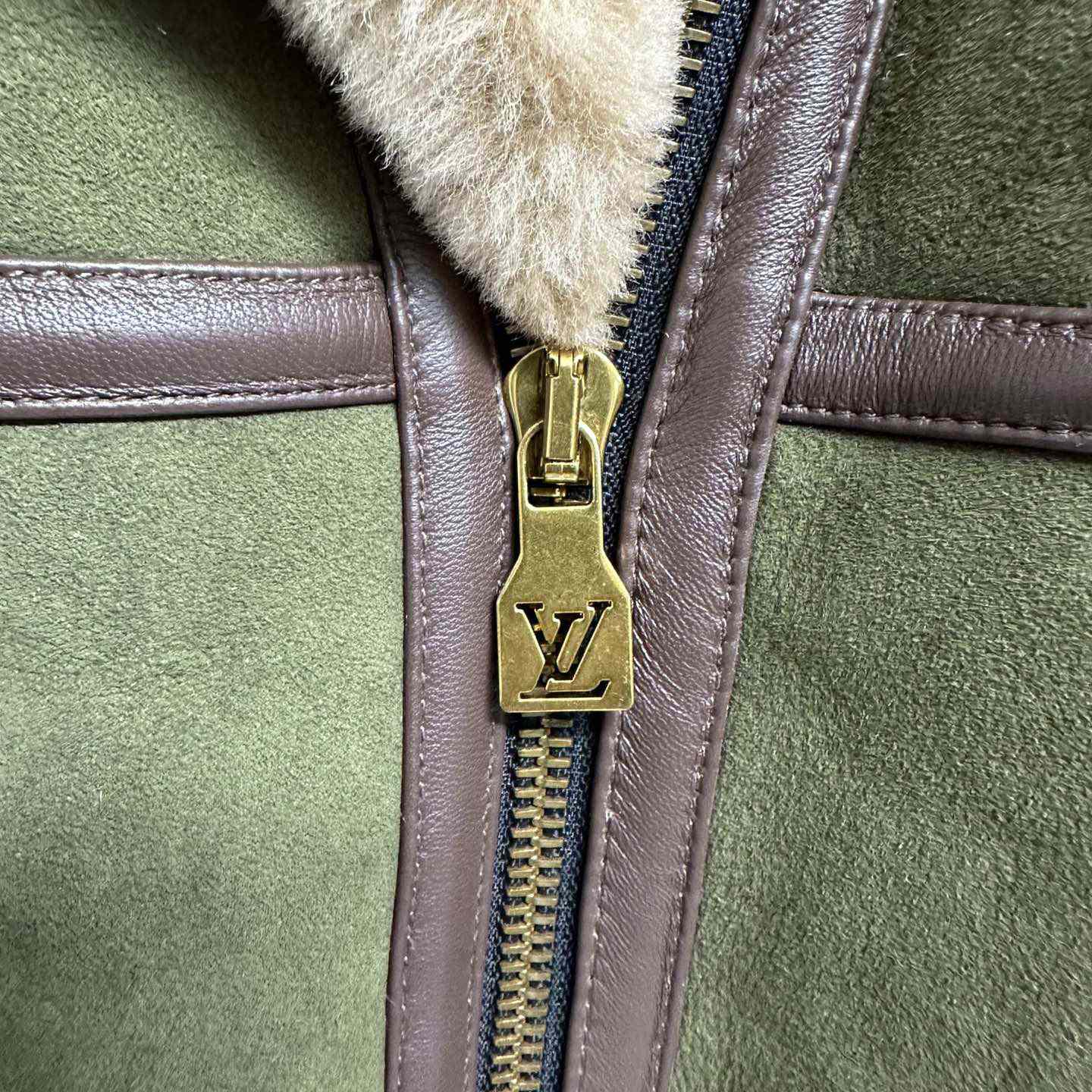 Louis Vuitton Shearling Bombardier   1AFIMT - FashionPlug