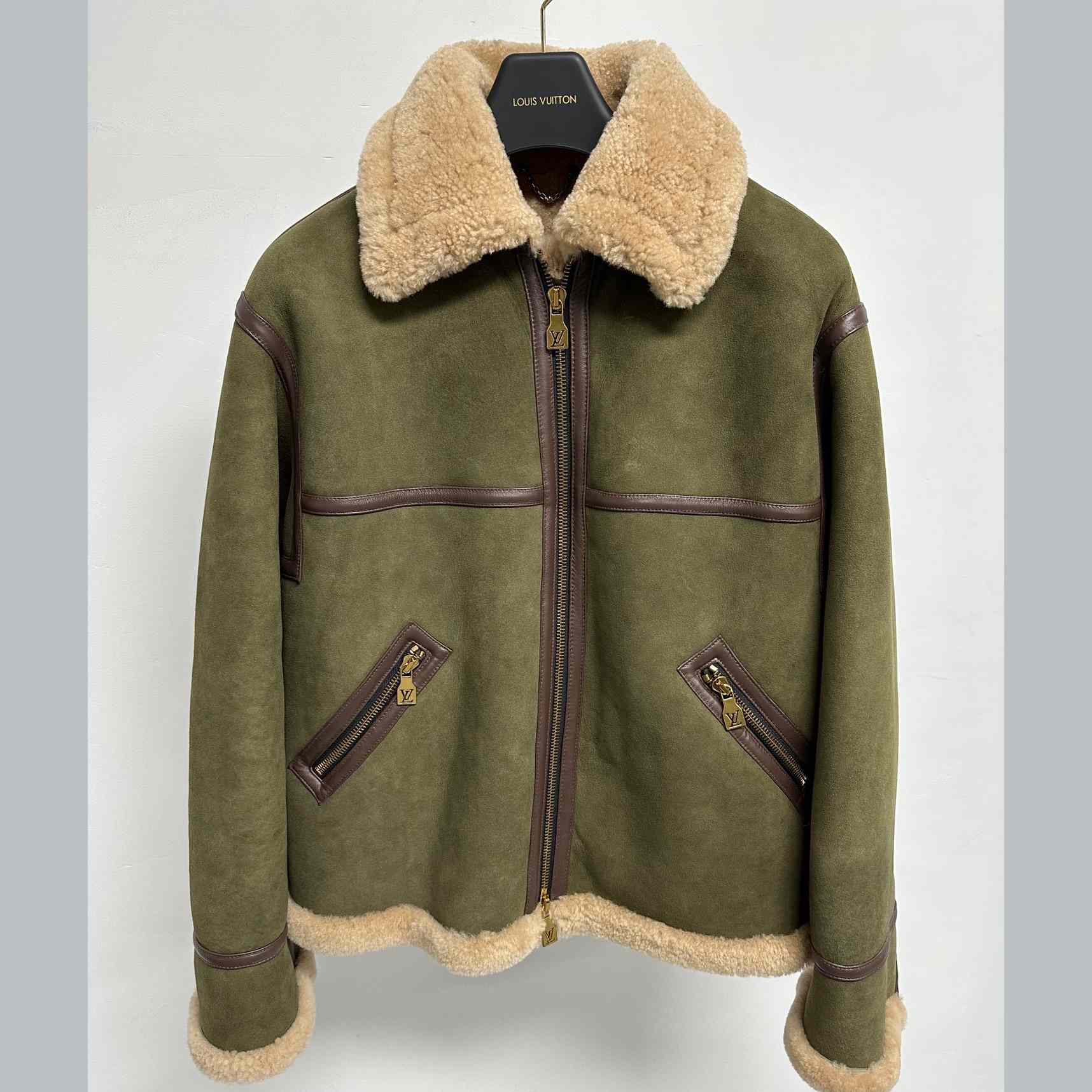 Louis Vuitton Shearling Bombardier   1AFIMT - FashionPlug