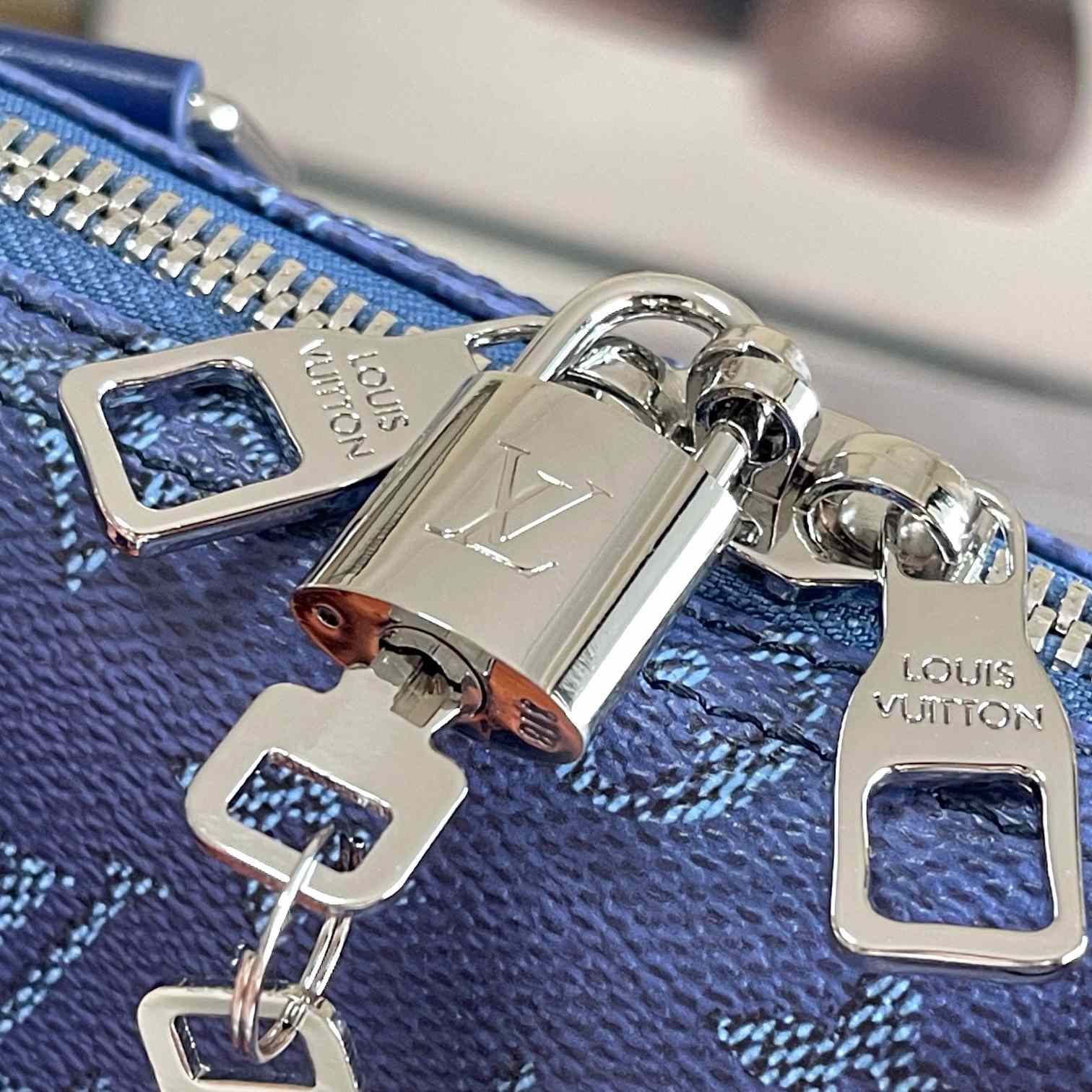 Louis Vuitton Keepall Bandoulière 50   M26864 - FashionPlug
