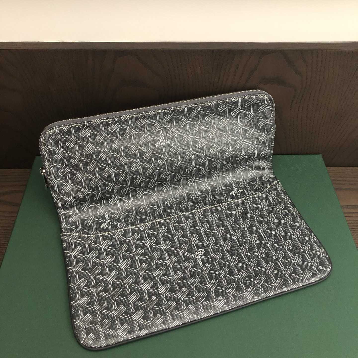 Goyard Sainte-Marie MM Clutch - FashionPlug
