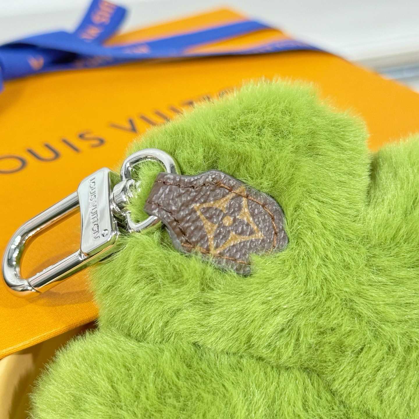 Louis Vuitton LV Lucky Trefoil Bag Charm   M03170 - FashionPlug