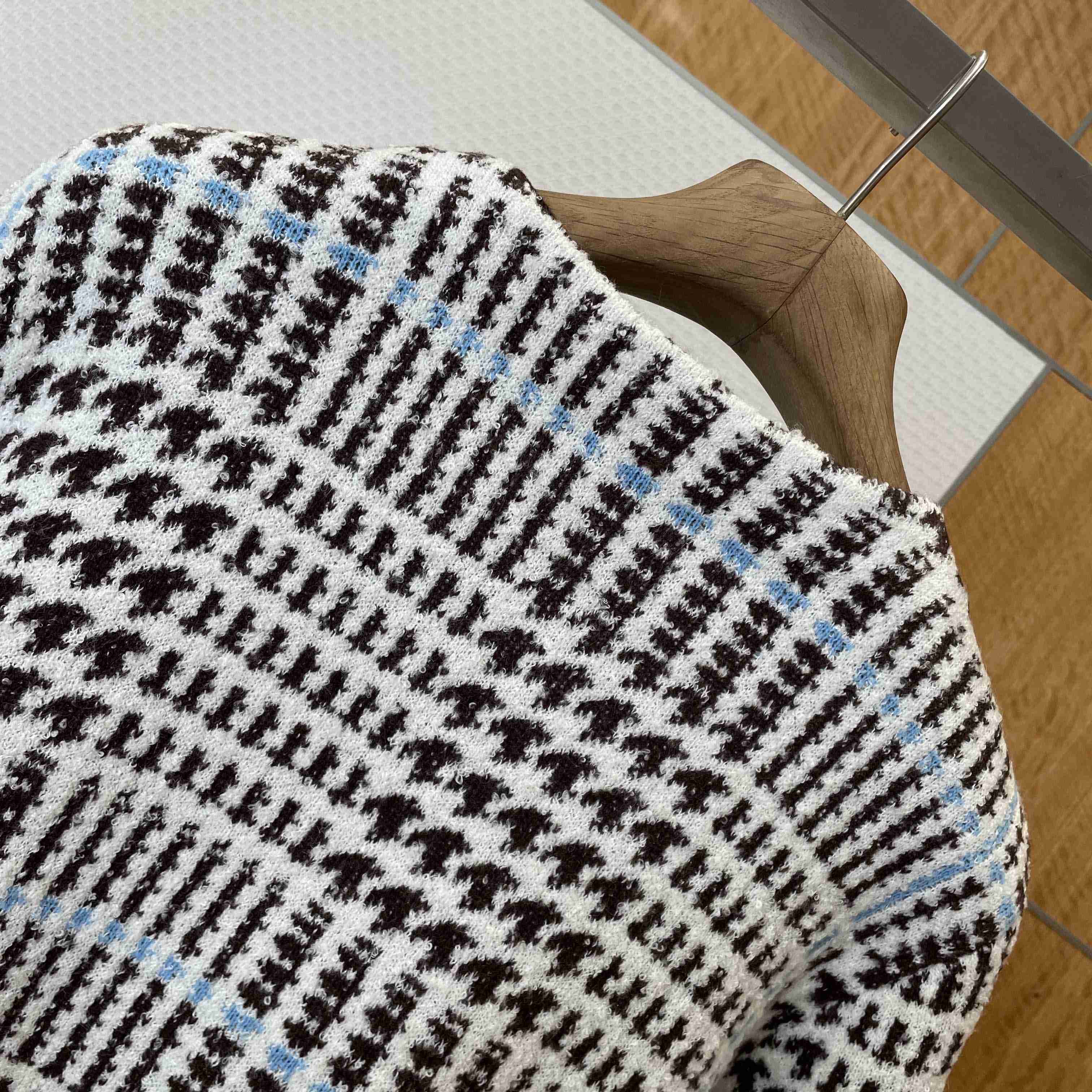 Louis Vuitton Textured Plaid Cardigan   1AJBSP - FashionPlug