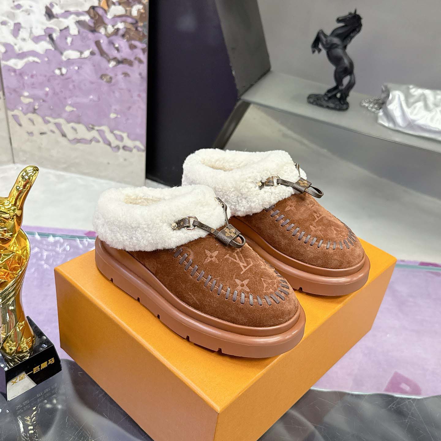 Louis Vuitton Cortina Closed Mule   1AITIN - FashionPlug