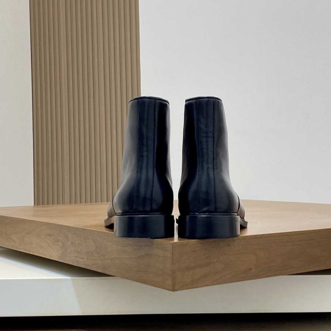 Gucci Men's Leather Lace-Up Boots - FashionPlug