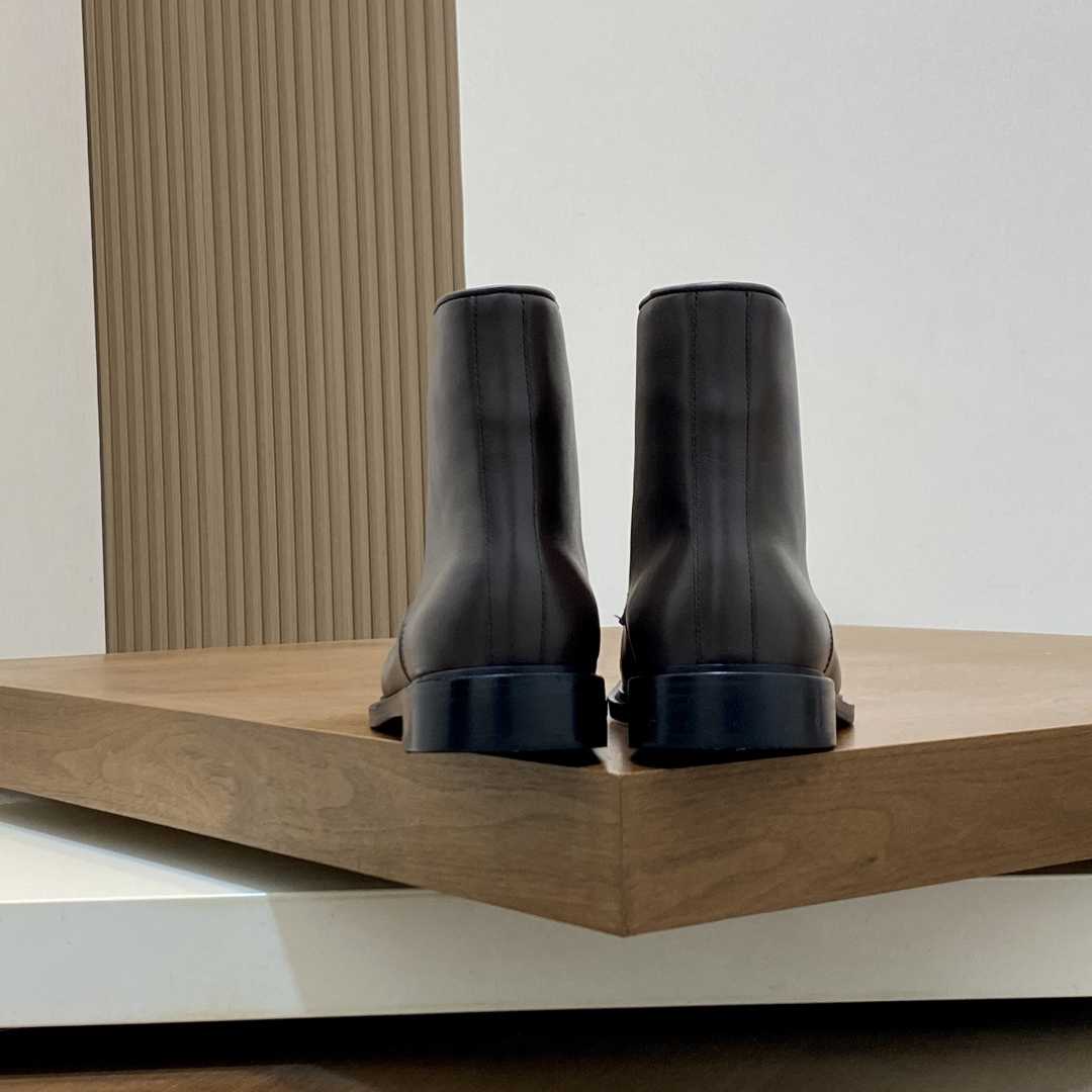 Gucci Men's Leather Lace-Up Boots - FashionPlug