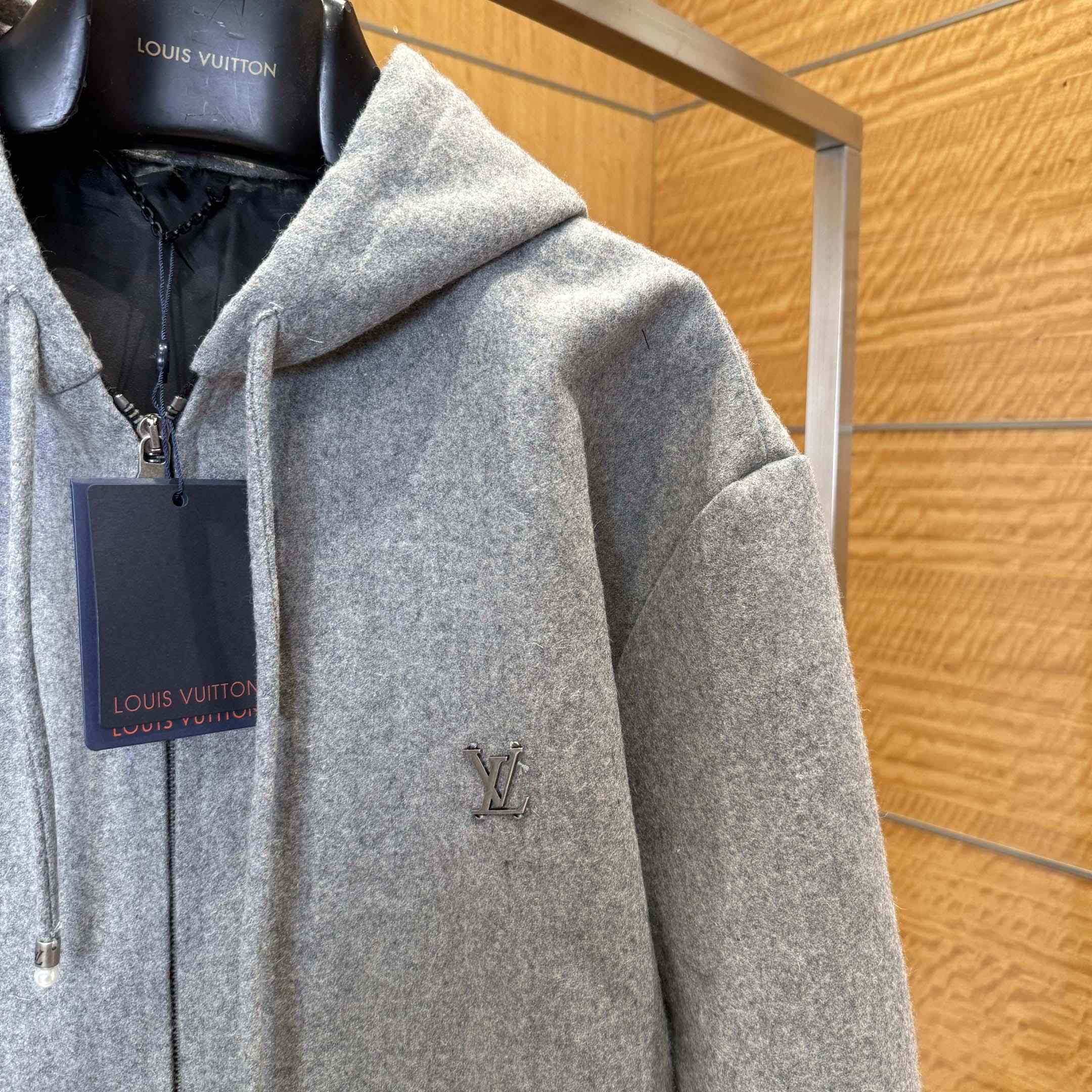 Louis Vuitton Tailored Technical Wool Hooded Blouson   1AFYBQ - FashionPlug