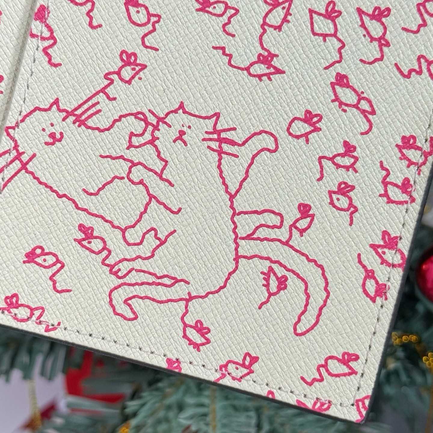 Louis Vuitton Passport Cover   M25753 - FashionPlug