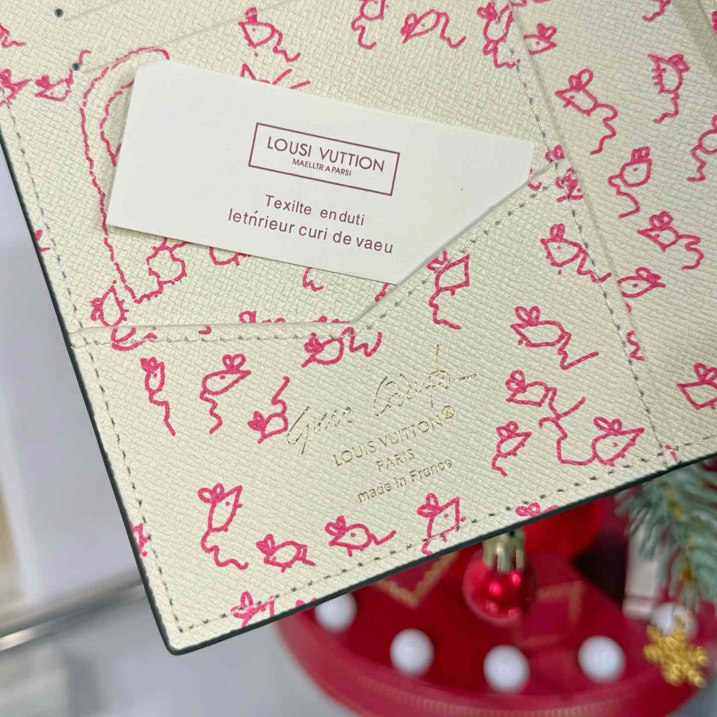 Louis Vuitton Passport Cover   M25753 - FashionPlug