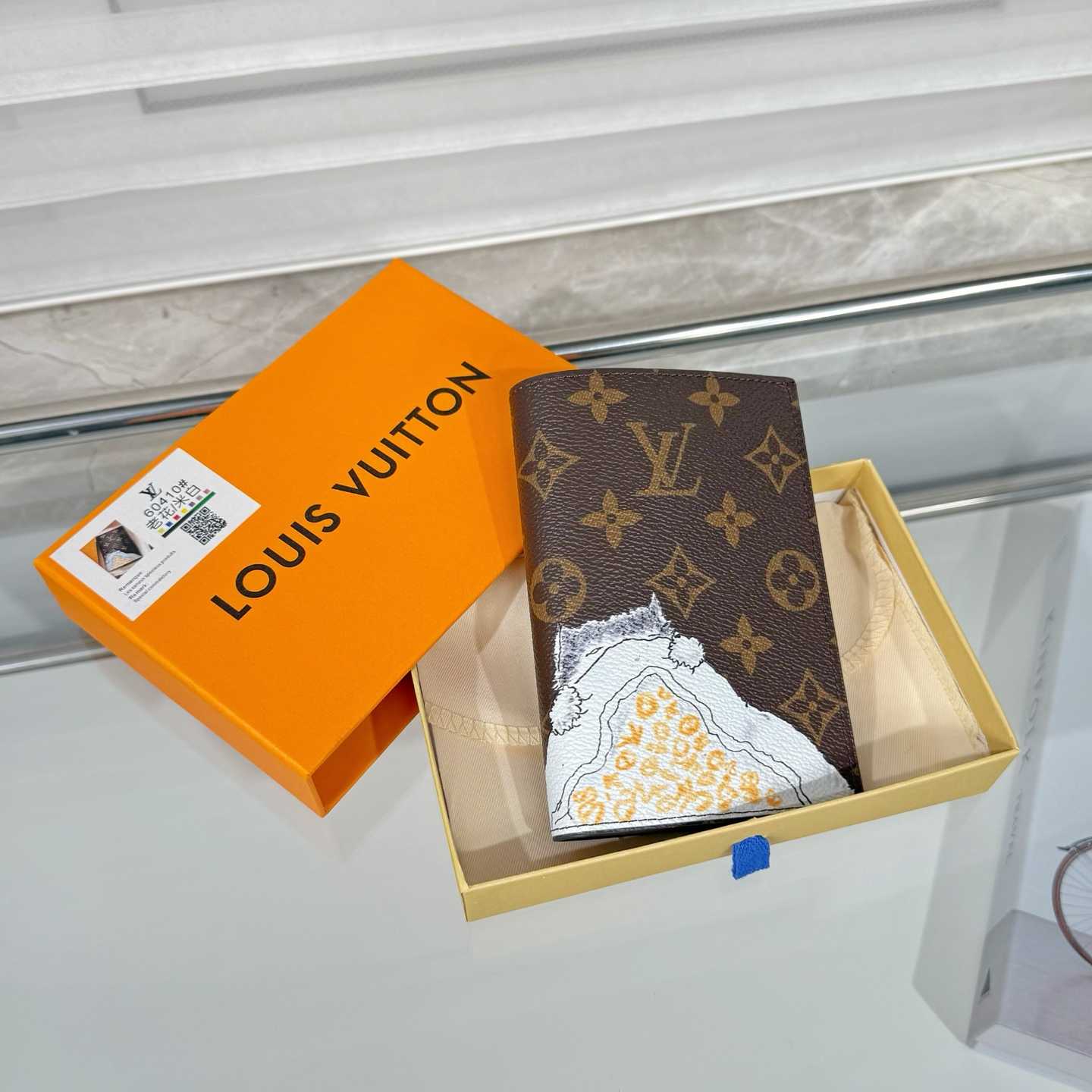 Louis Vuitton Passport Cover   M25753 - FashionPlug