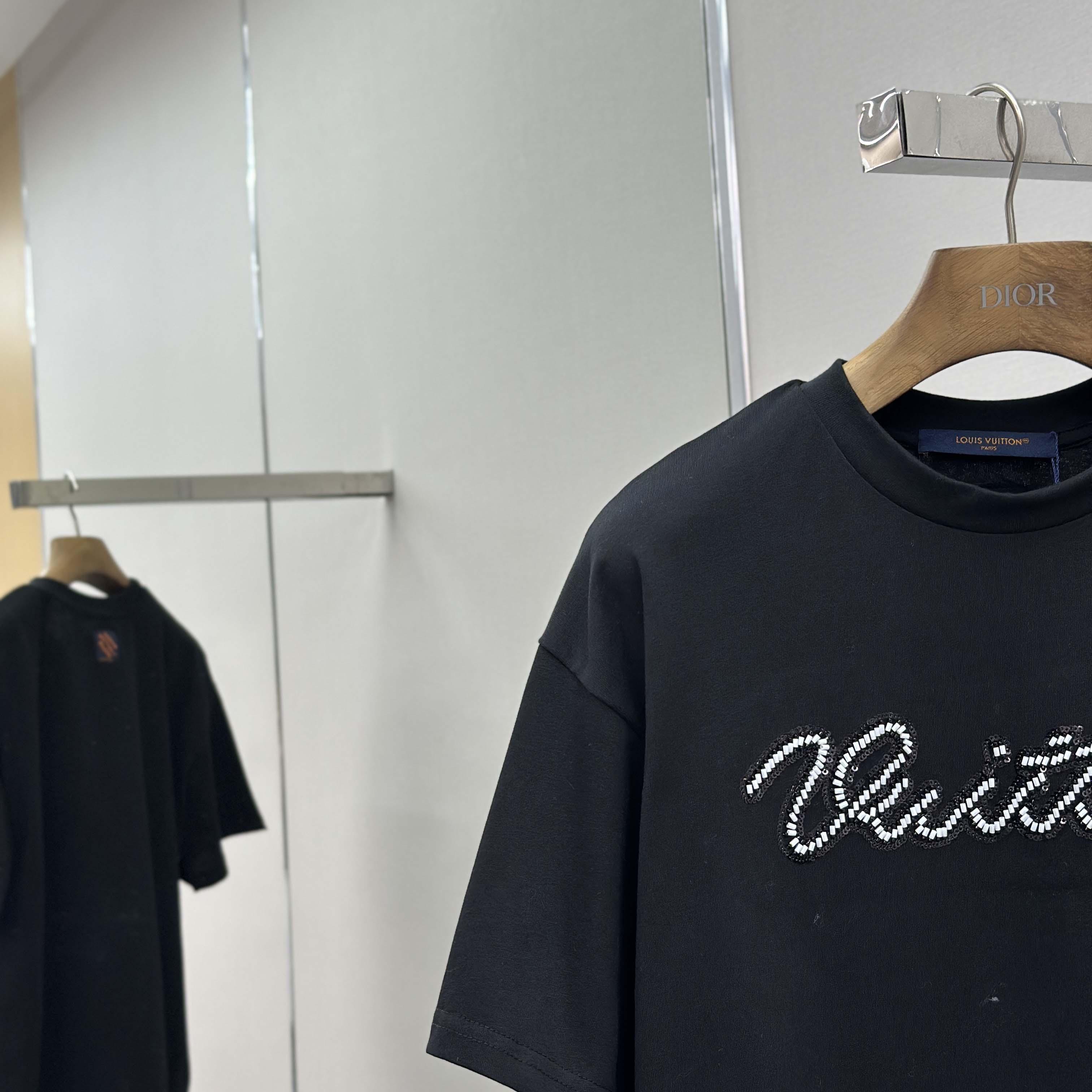 Louis Vuitton Embellished Signature Short-Sleeved T-Shirt   1AJCFH - FashionPlug