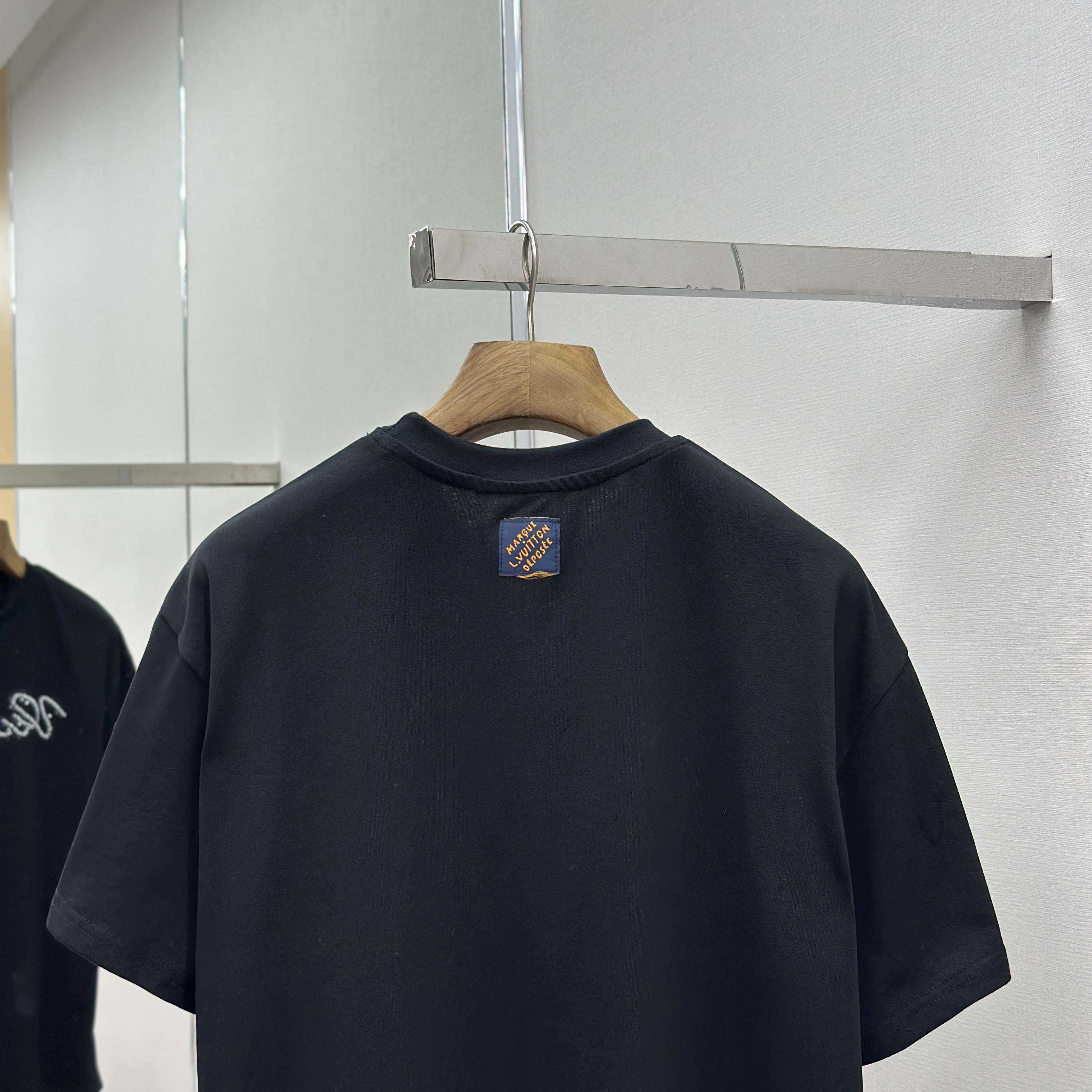 Louis Vuitton Embellished Signature Short-Sleeved T-Shirt   1AJCFH - FashionPlug