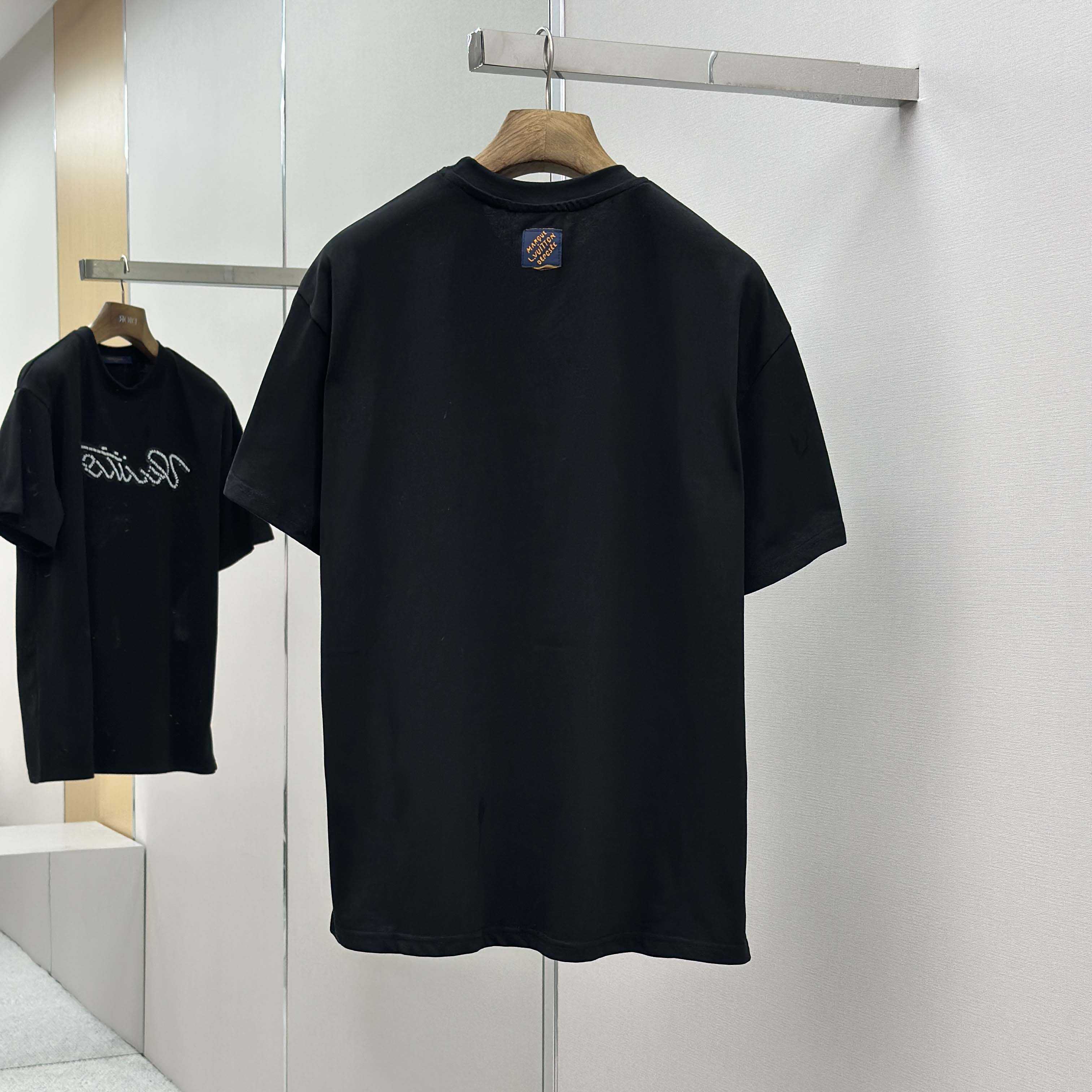 Louis Vuitton Embellished Signature Short-Sleeved T-Shirt   1AJCFH - FashionPlug