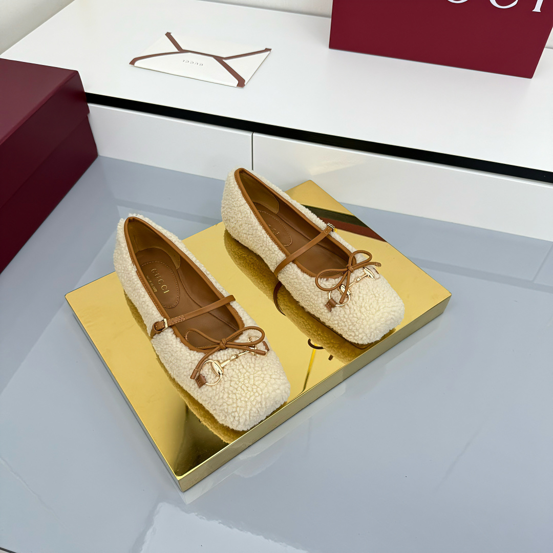 Gucci Women's Gucci Horsebit Ballet Flat - FashionPlug