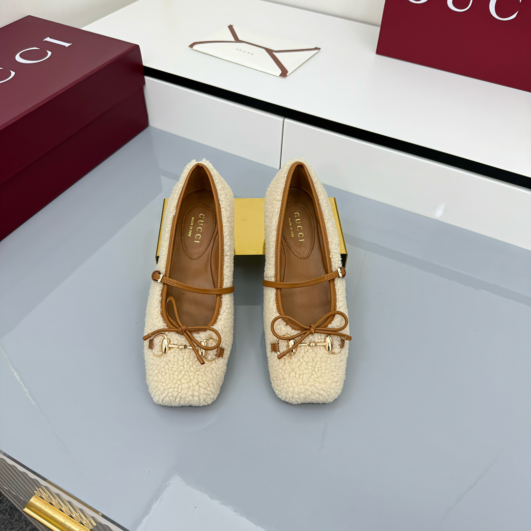 Gucci Women's Gucci Horsebit Ballet Flat - FashionPlug