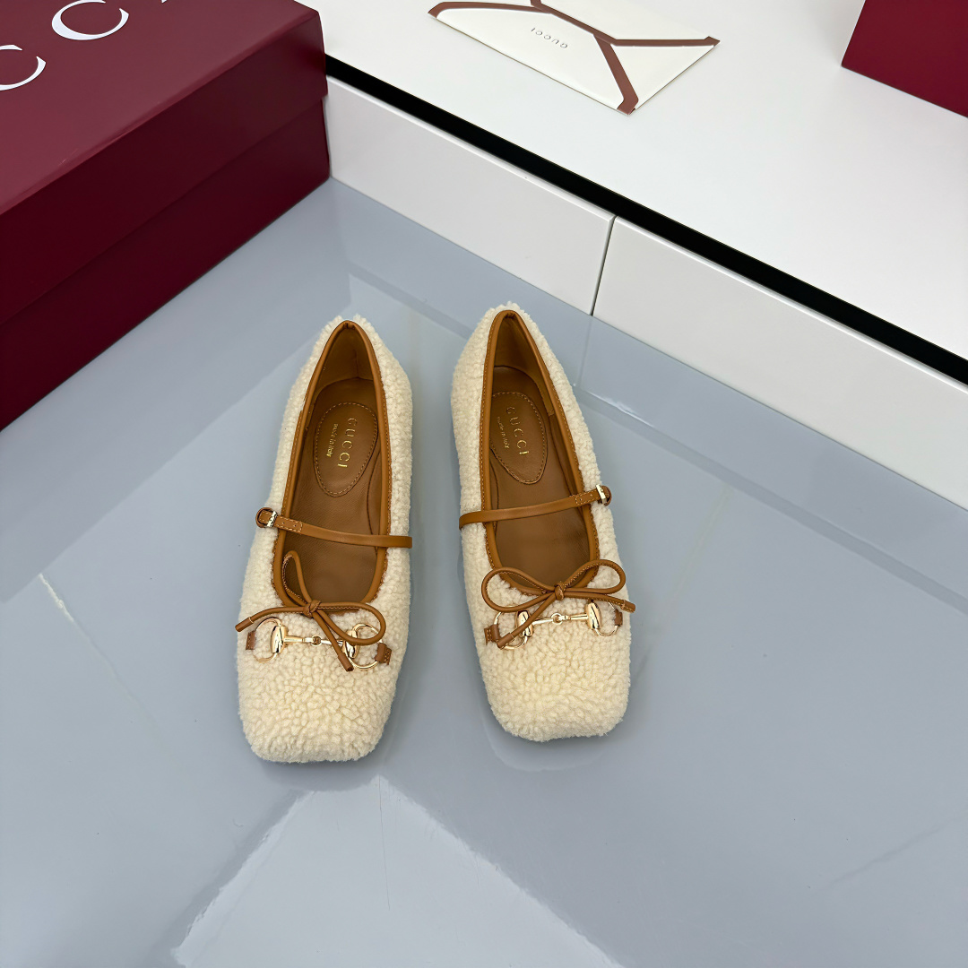 Gucci Women's Gucci Horsebit Ballet Flat - FashionPlug