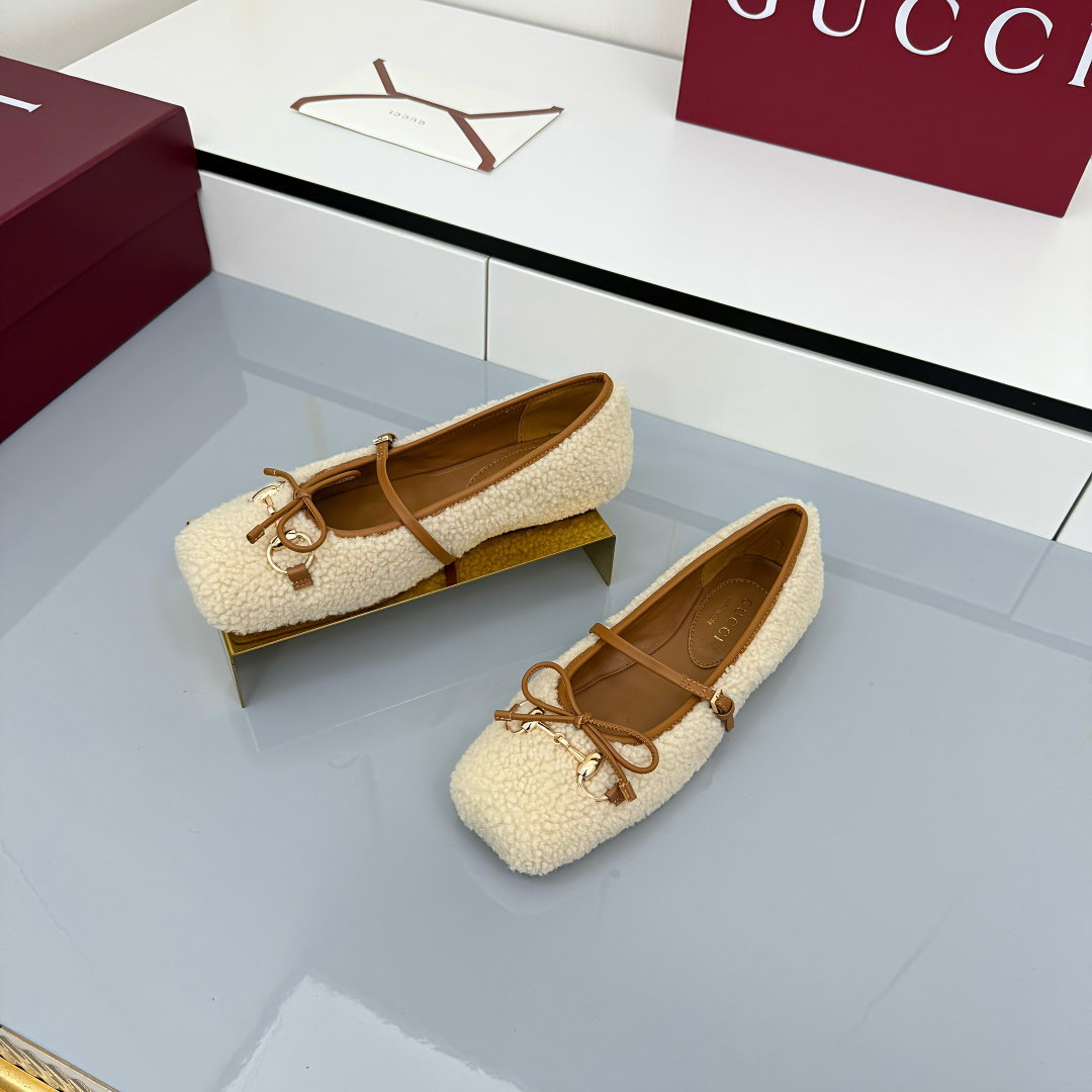Gucci Women's Gucci Horsebit Ballet Flat - FashionPlug