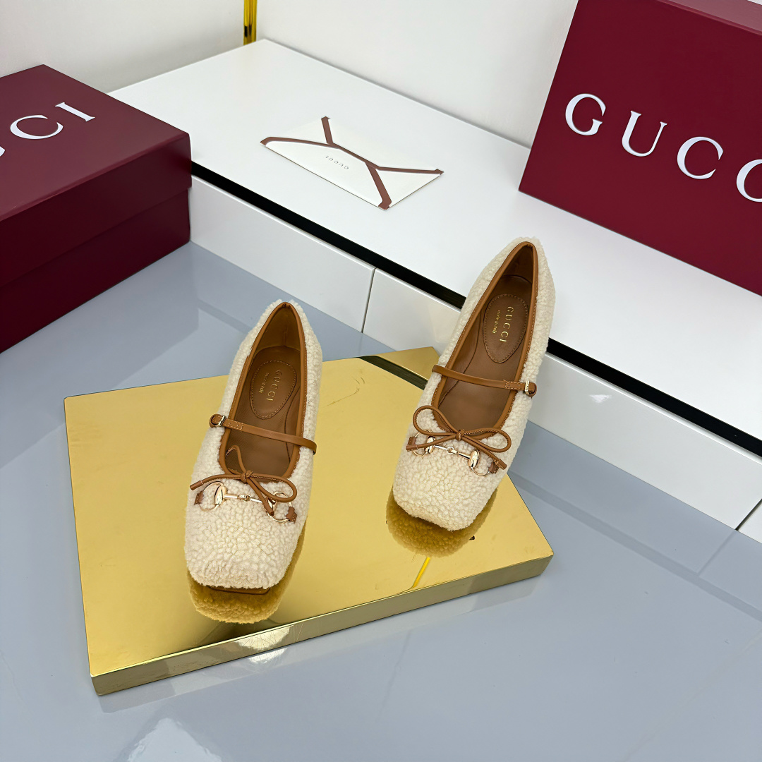 Gucci Women's Gucci Horsebit Ballet Flat - FashionPlug
