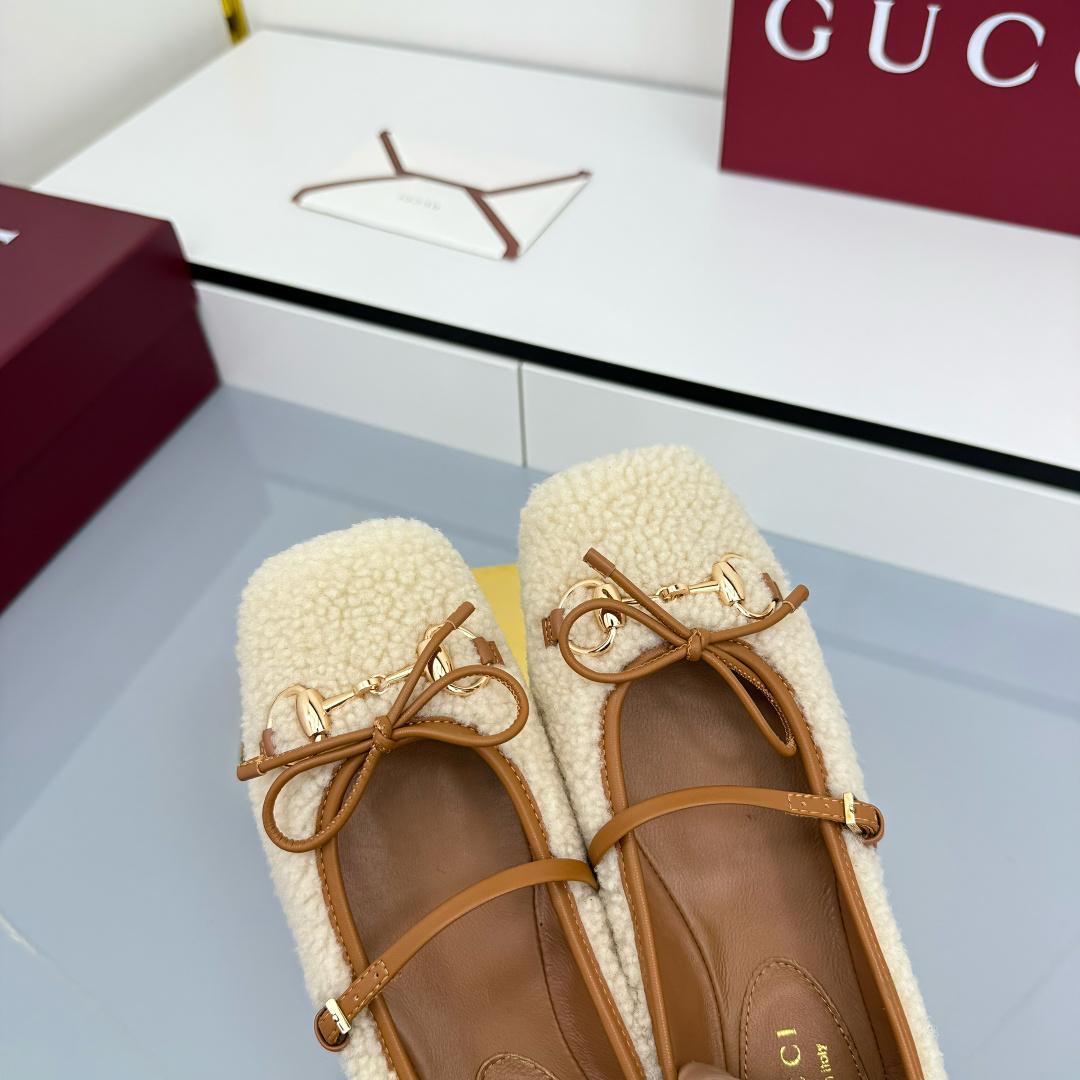Gucci Women's Gucci Horsebit Ballet Flat - FashionPlug