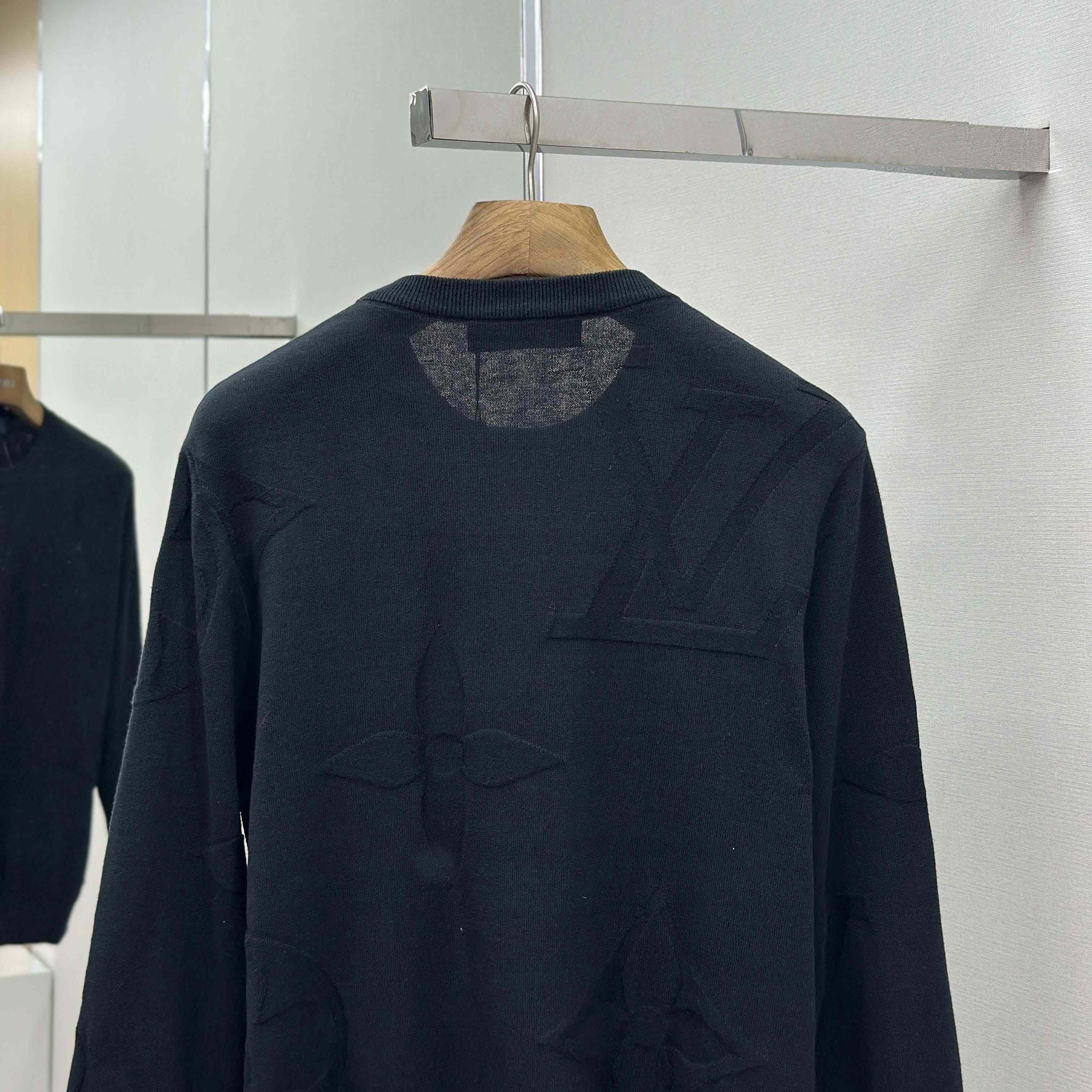 Louis Vuitton Monogram Long-Sleeved Cotton Crewneck   1AIWEB - FashionPlug