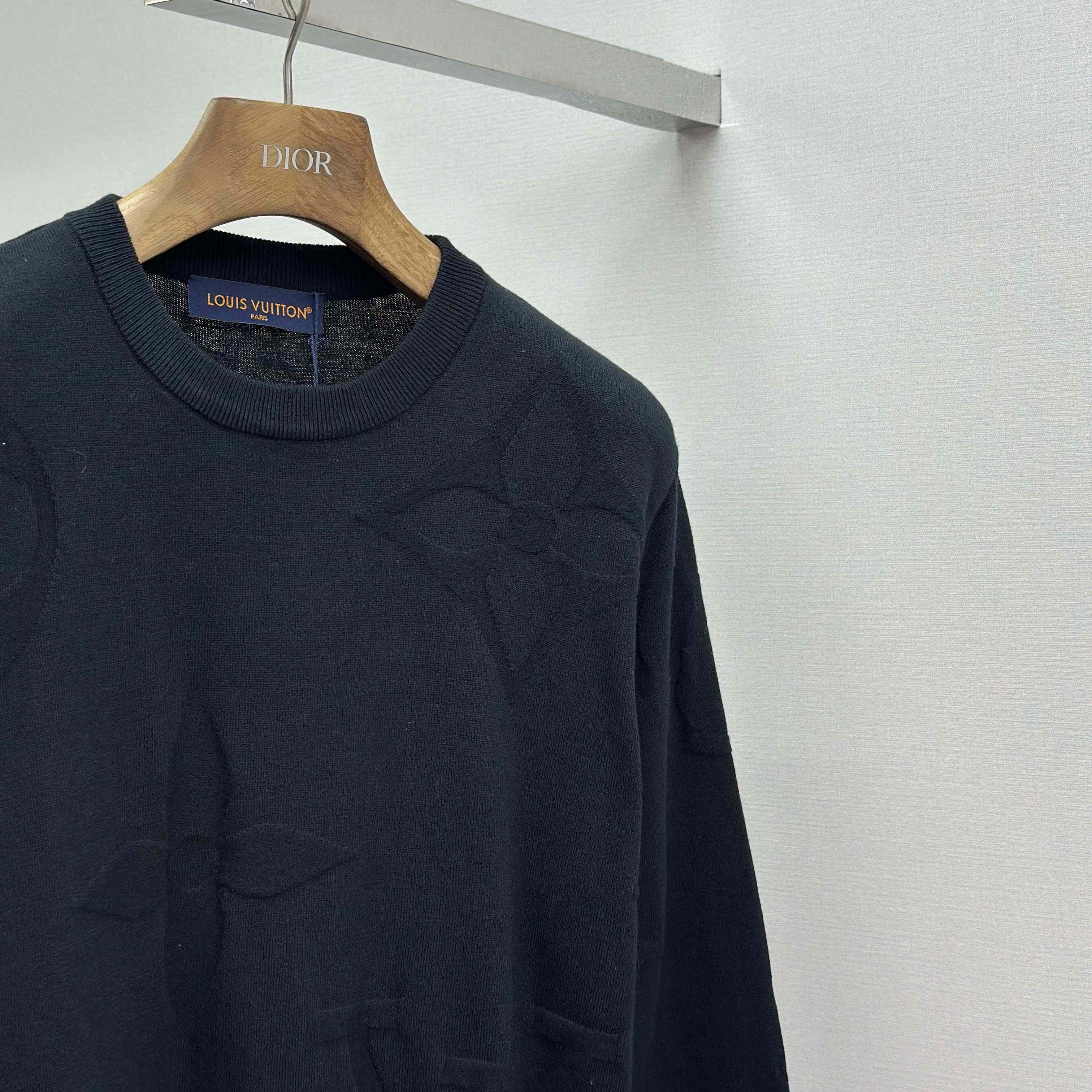 Louis Vuitton Monogram Long-Sleeved Cotton Crewneck   1AIWEB - FashionPlug