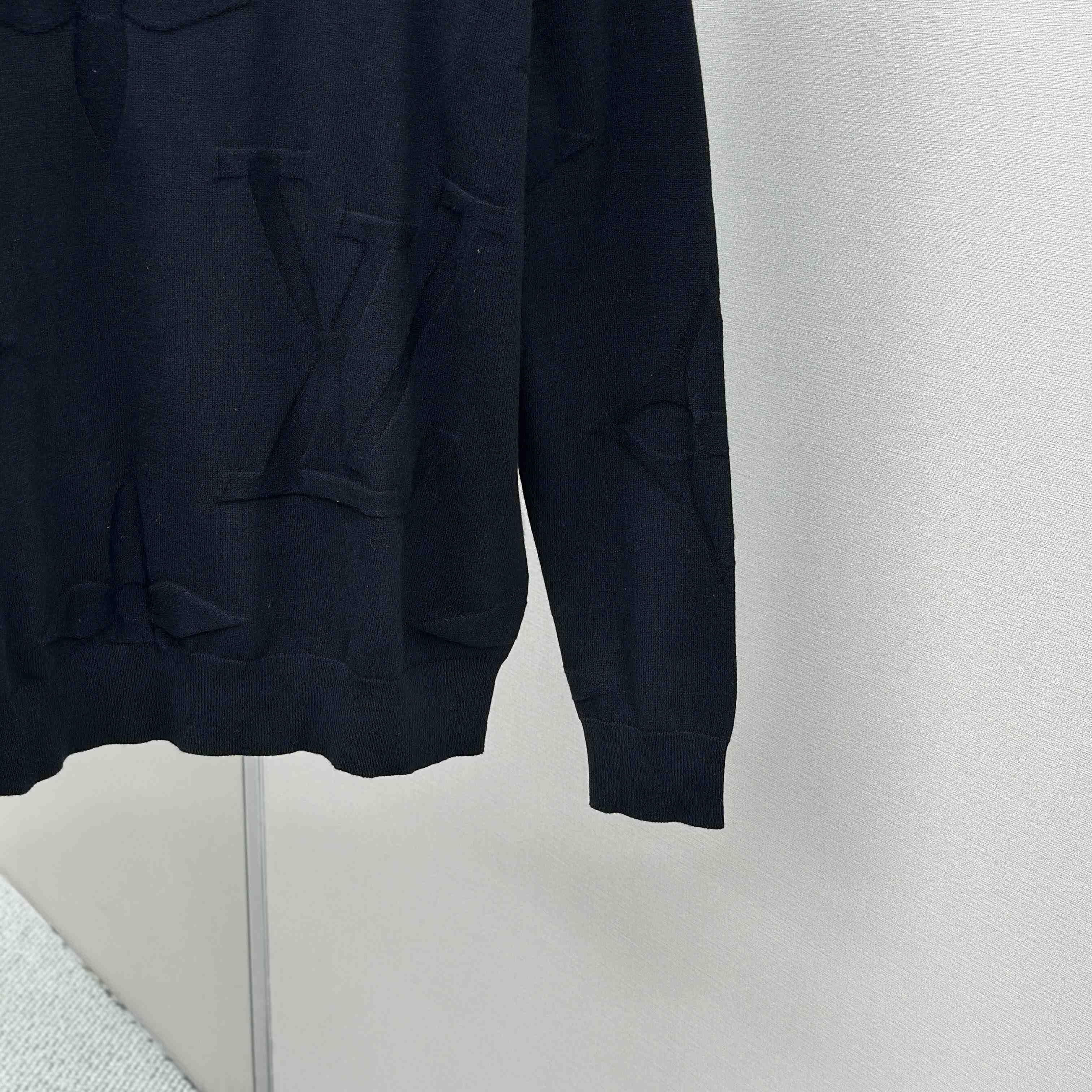 Louis Vuitton Monogram Long-Sleeved Cotton Crewneck   1AIWEB - FashionPlug