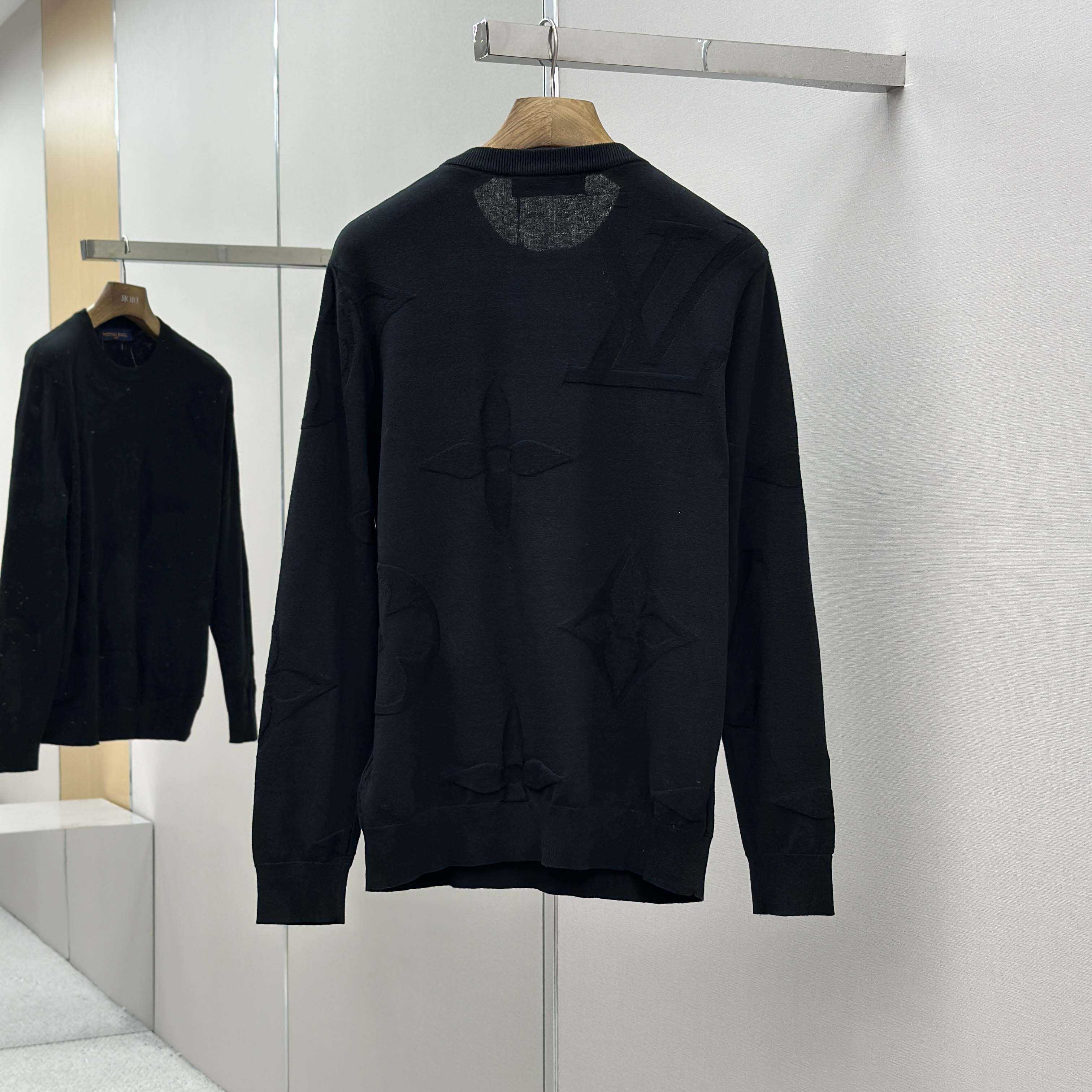 Louis Vuitton Monogram Long-Sleeved Cotton Crewneck   1AIWEB - FashionPlug